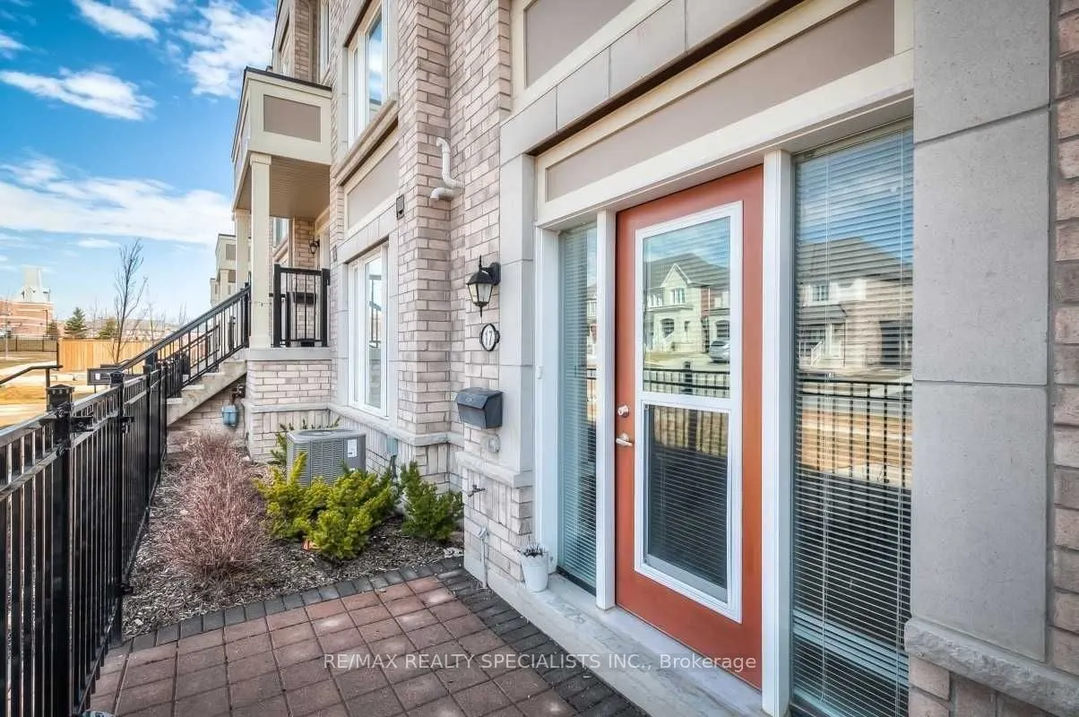 1 Beckenrose Court, #17