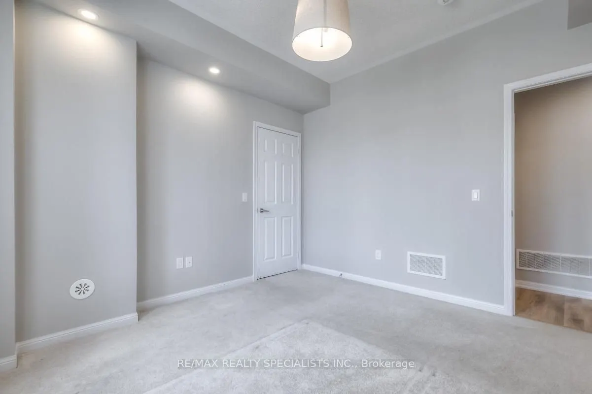 1 Beckenrose Court, #17