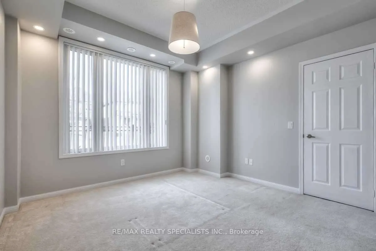 1 Beckenrose Court, #17
