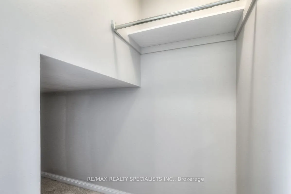 1 Beckenrose Court, #17