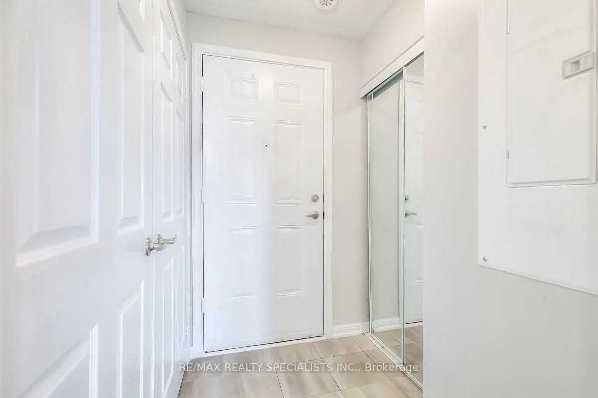 1 Beckenrose Court, #17