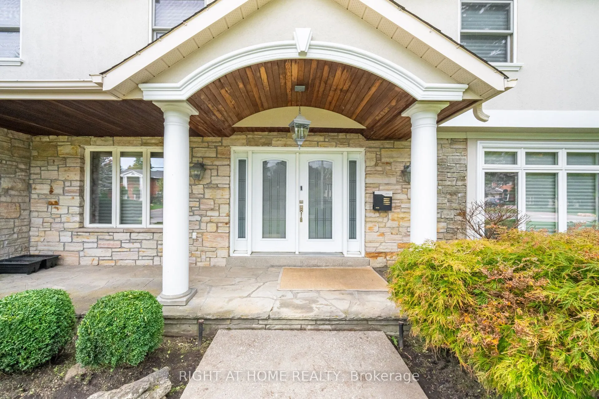 2154 Oneida Crescent