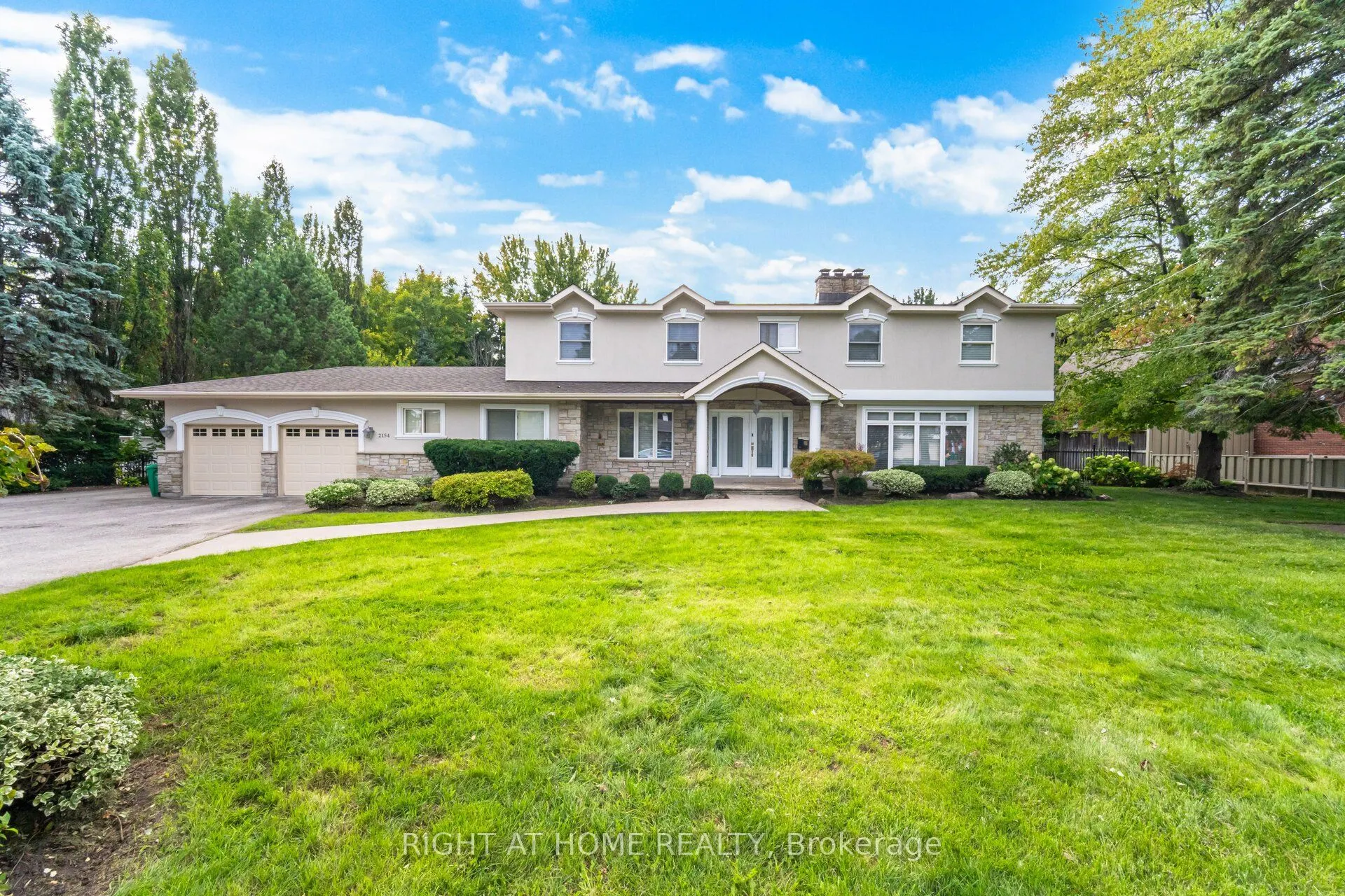 2154 Oneida Crescent
