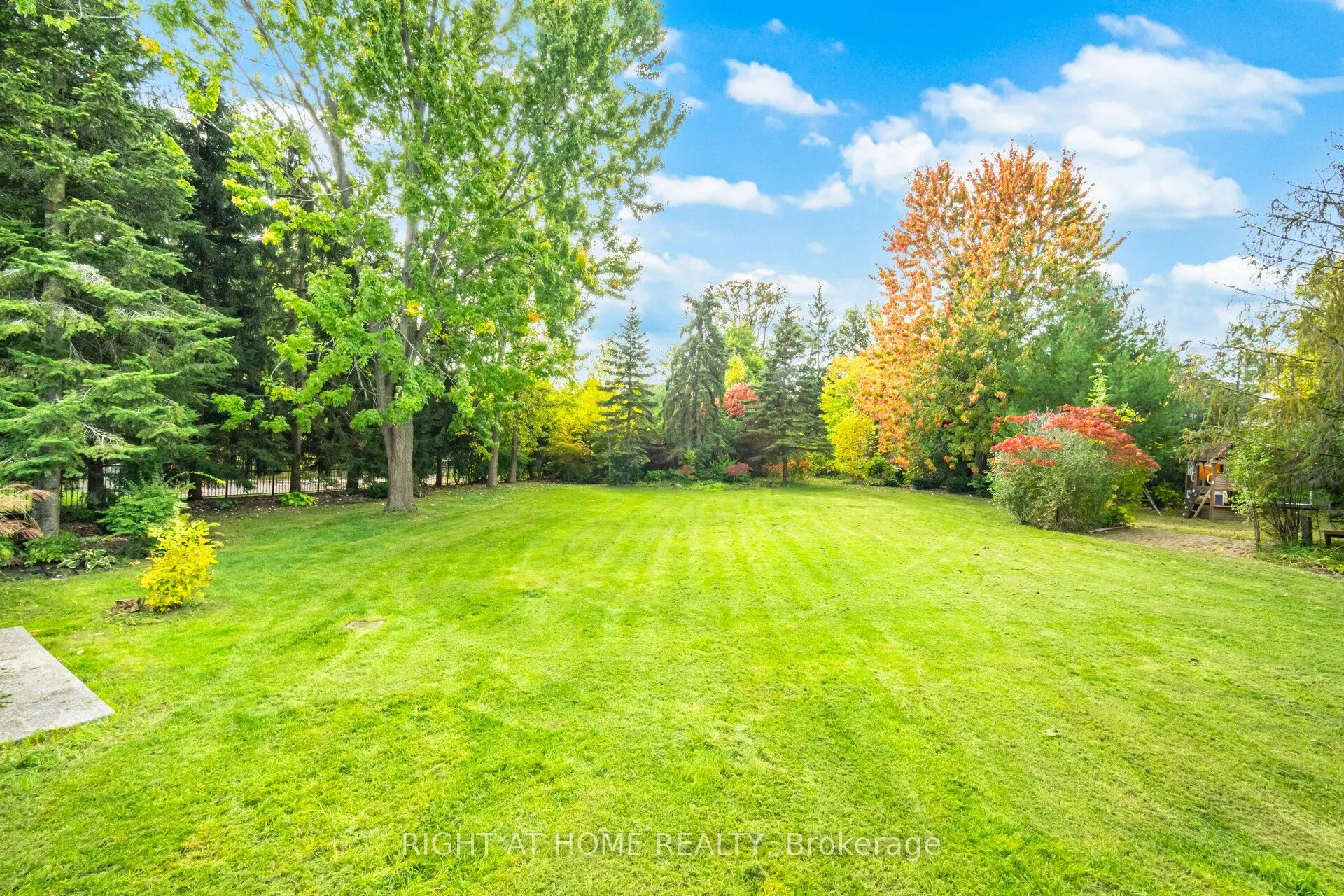 2154 Oneida Crescent