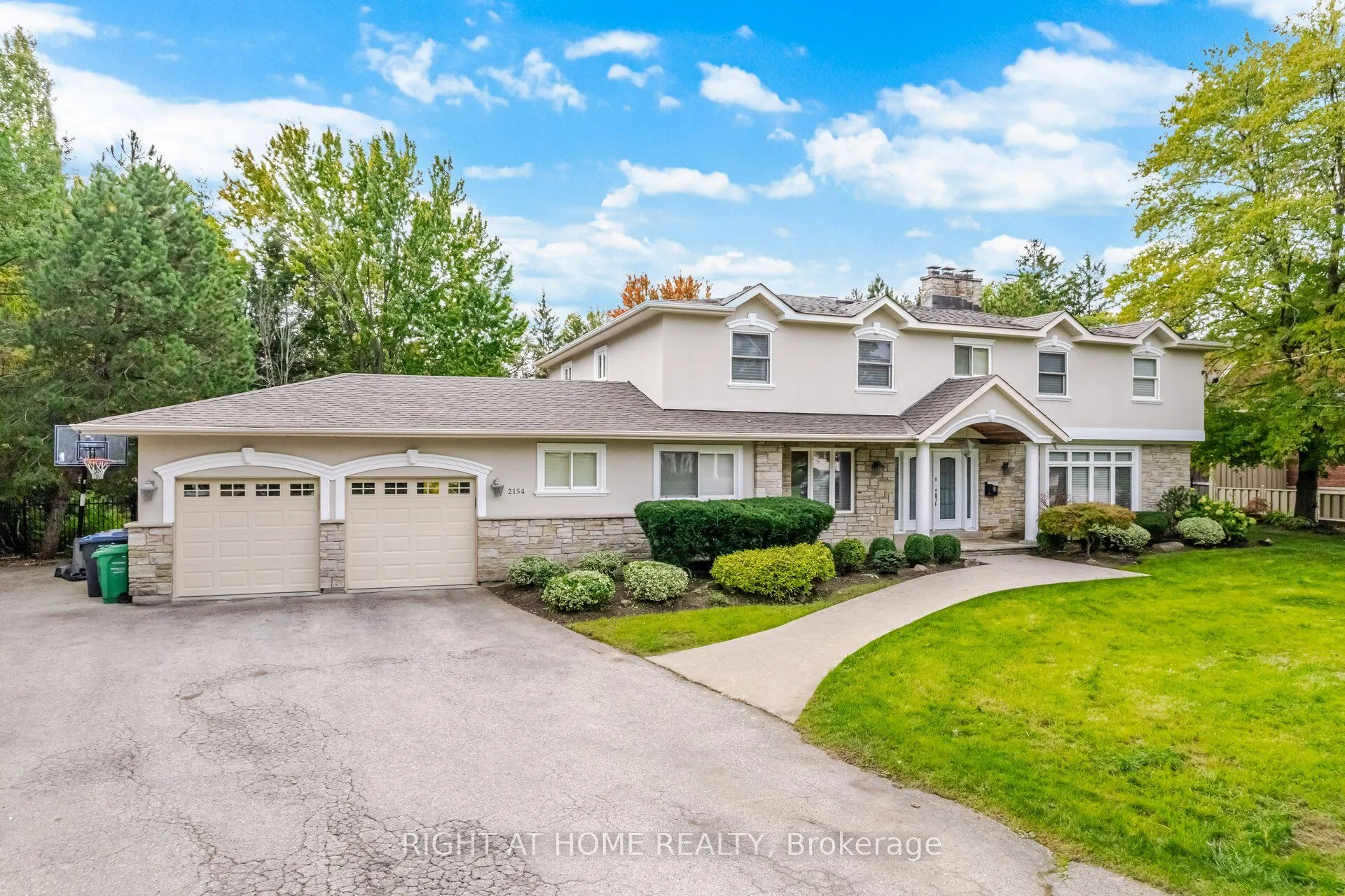 2154 Oneida Crescent