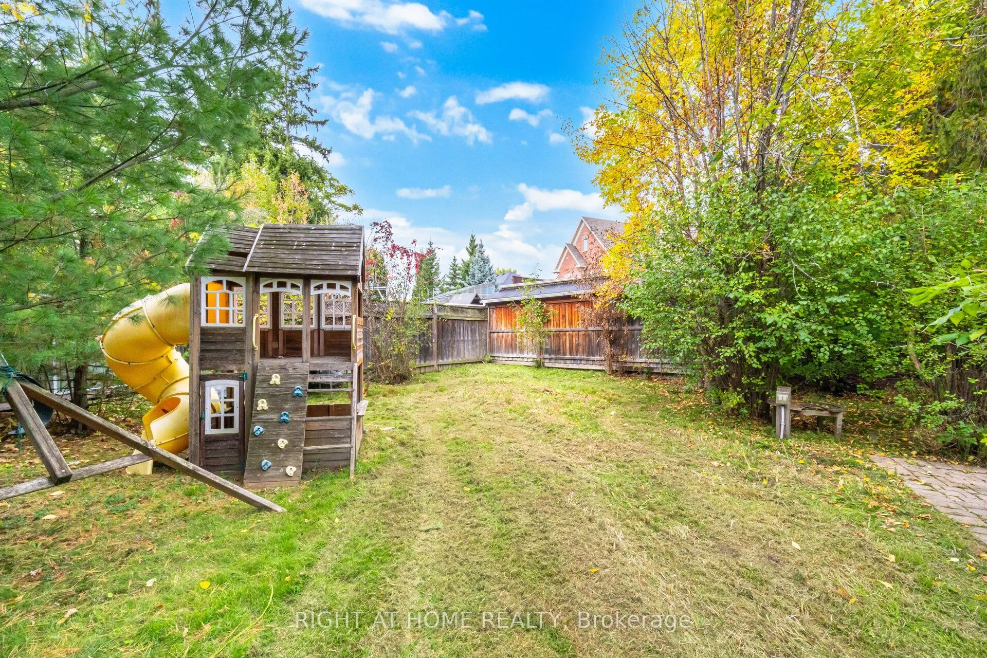 2154 Oneida Crescent