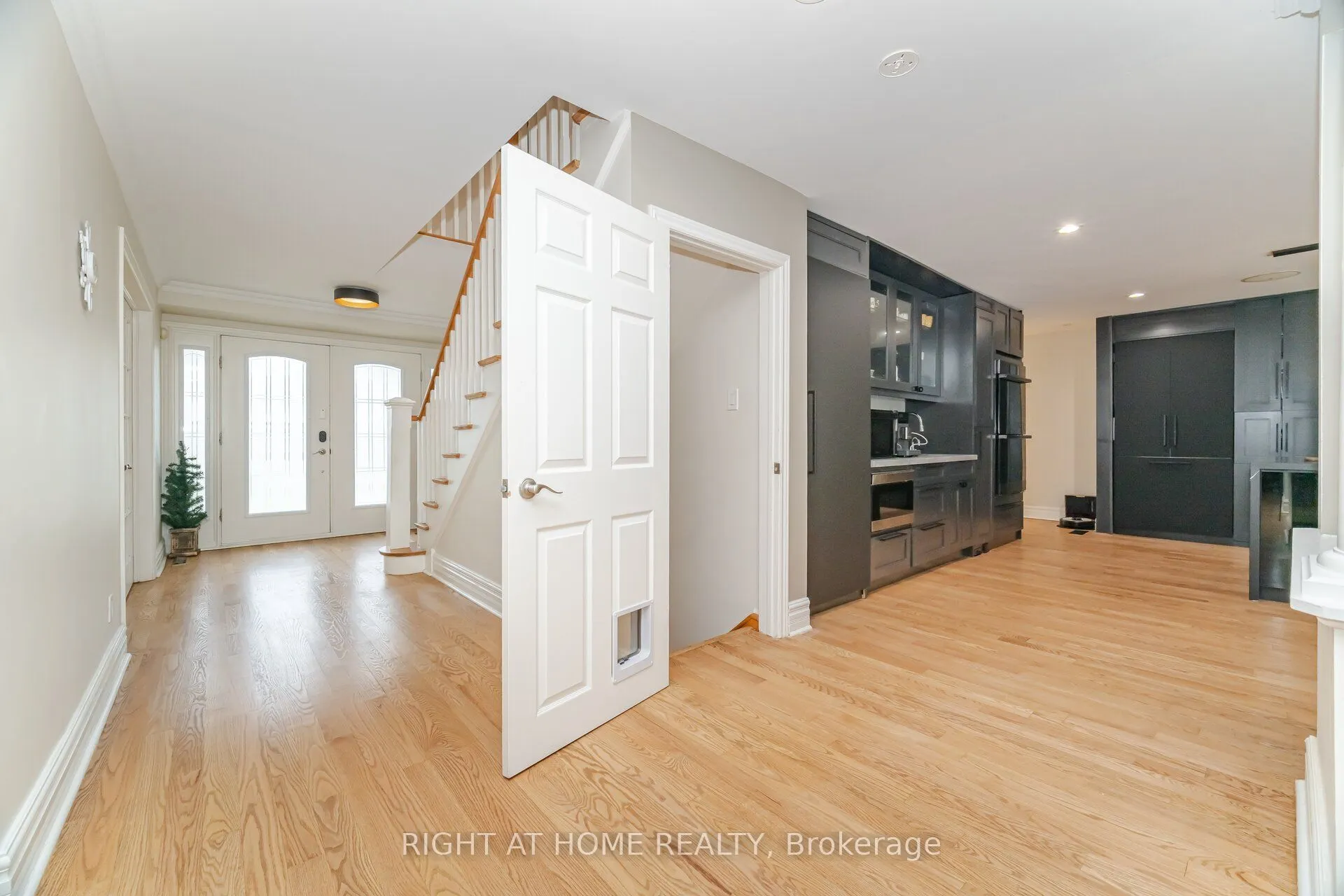 2154 Oneida Crescent