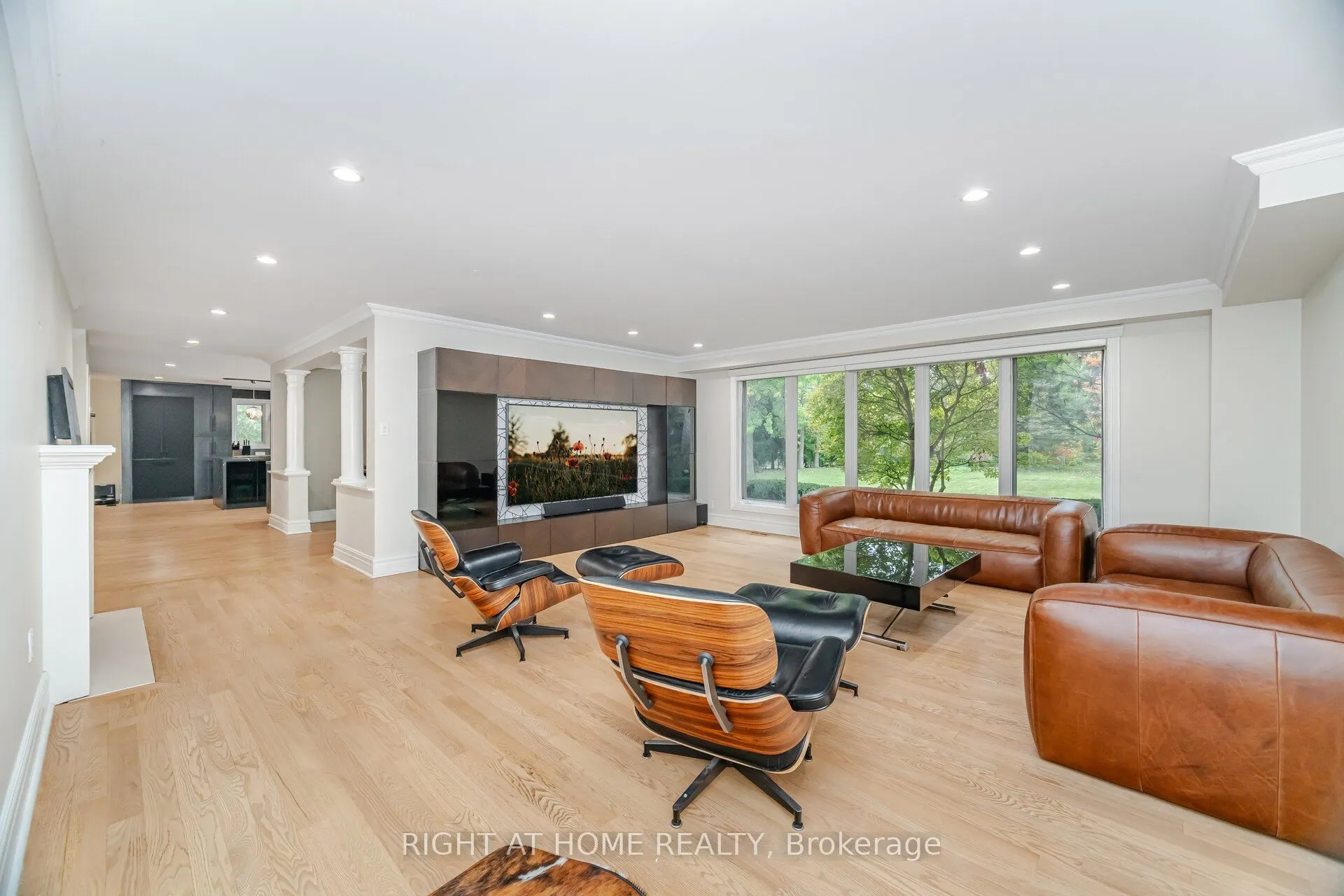 2154 Oneida Crescent