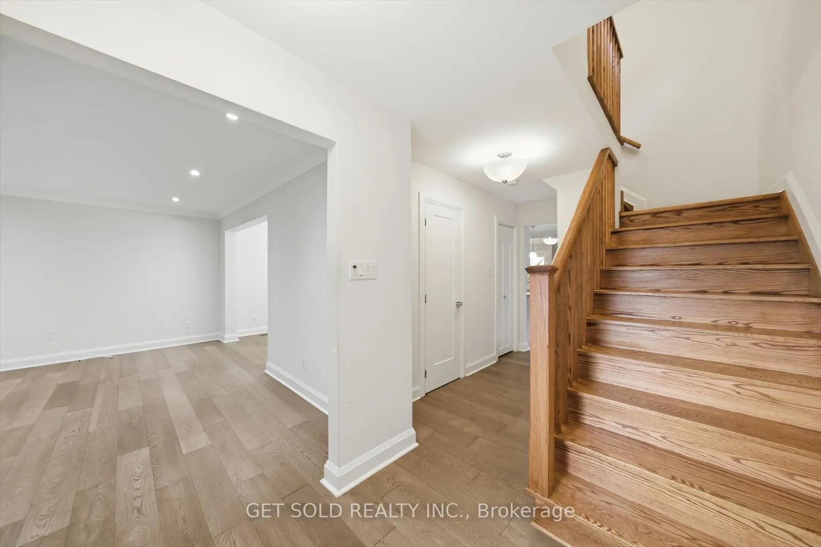 18 Mill Street S
