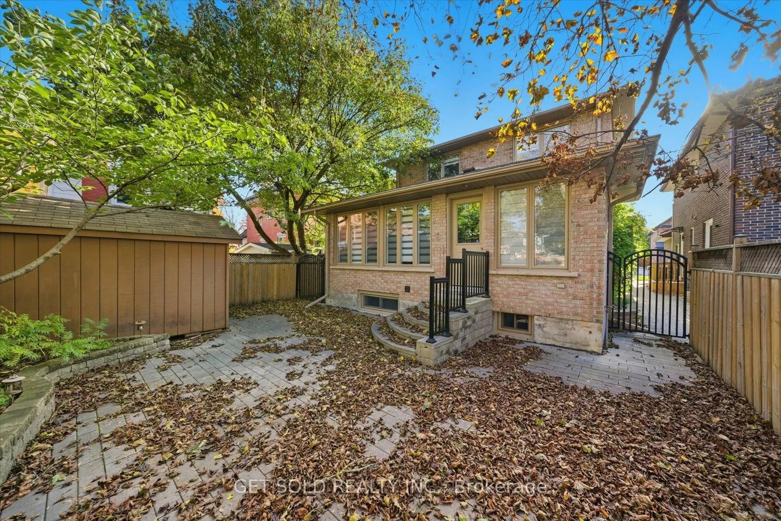 18 Mill Street S