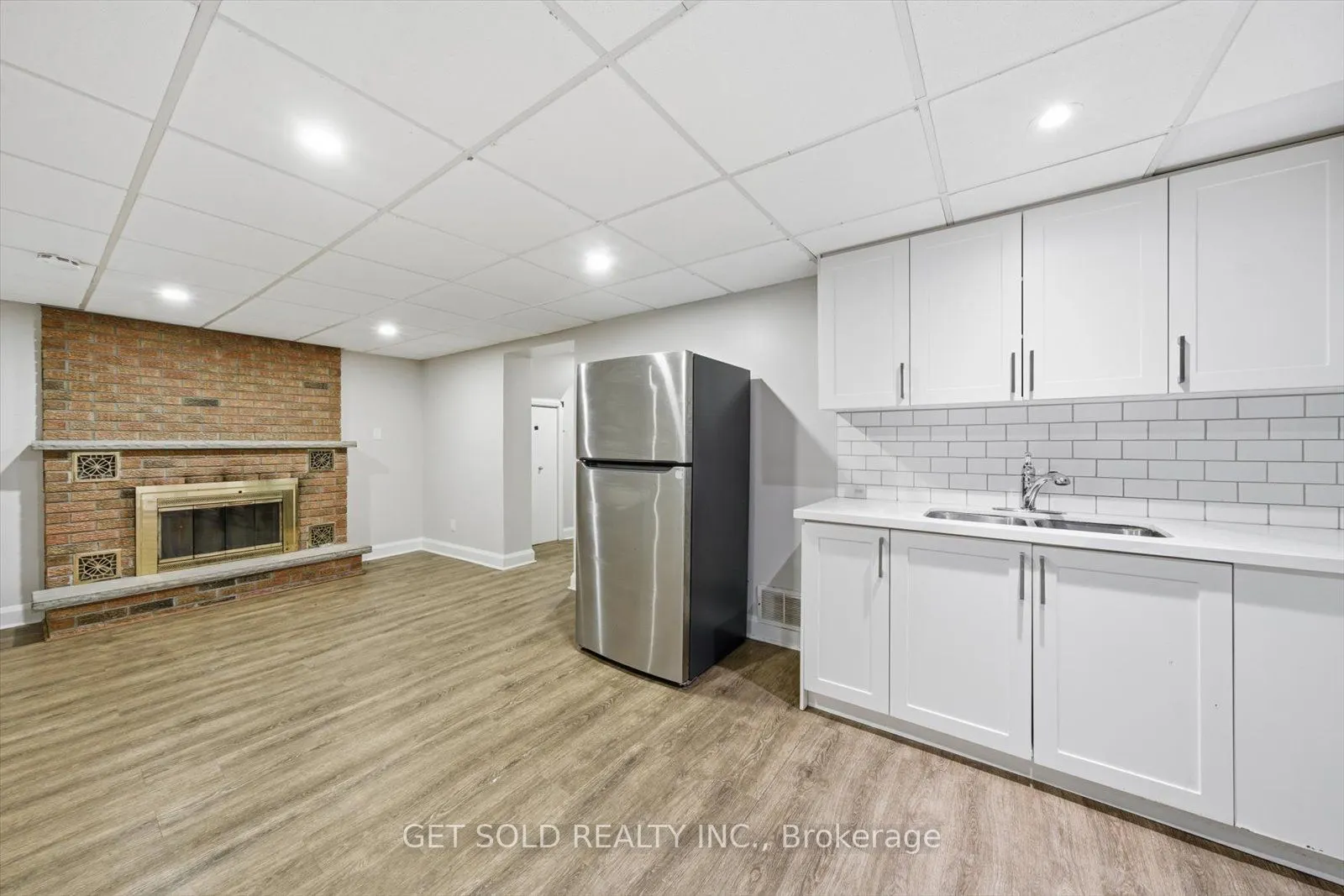 18 Mill Street S