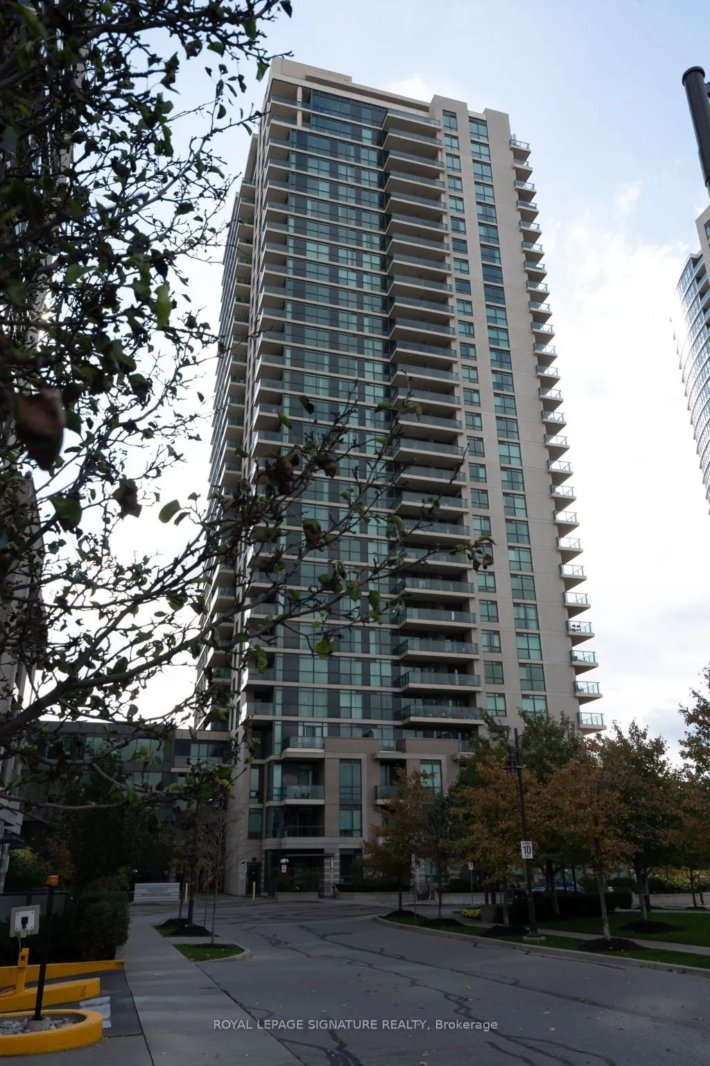 215 Sherway Gardens Road, #409