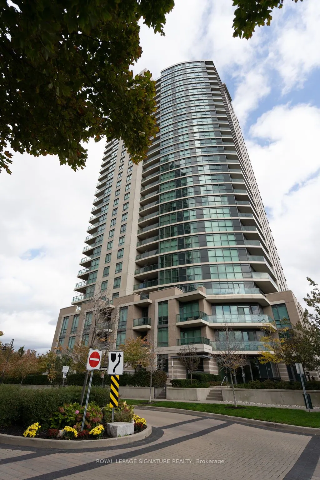 215 Sherway Gardens Road, #409