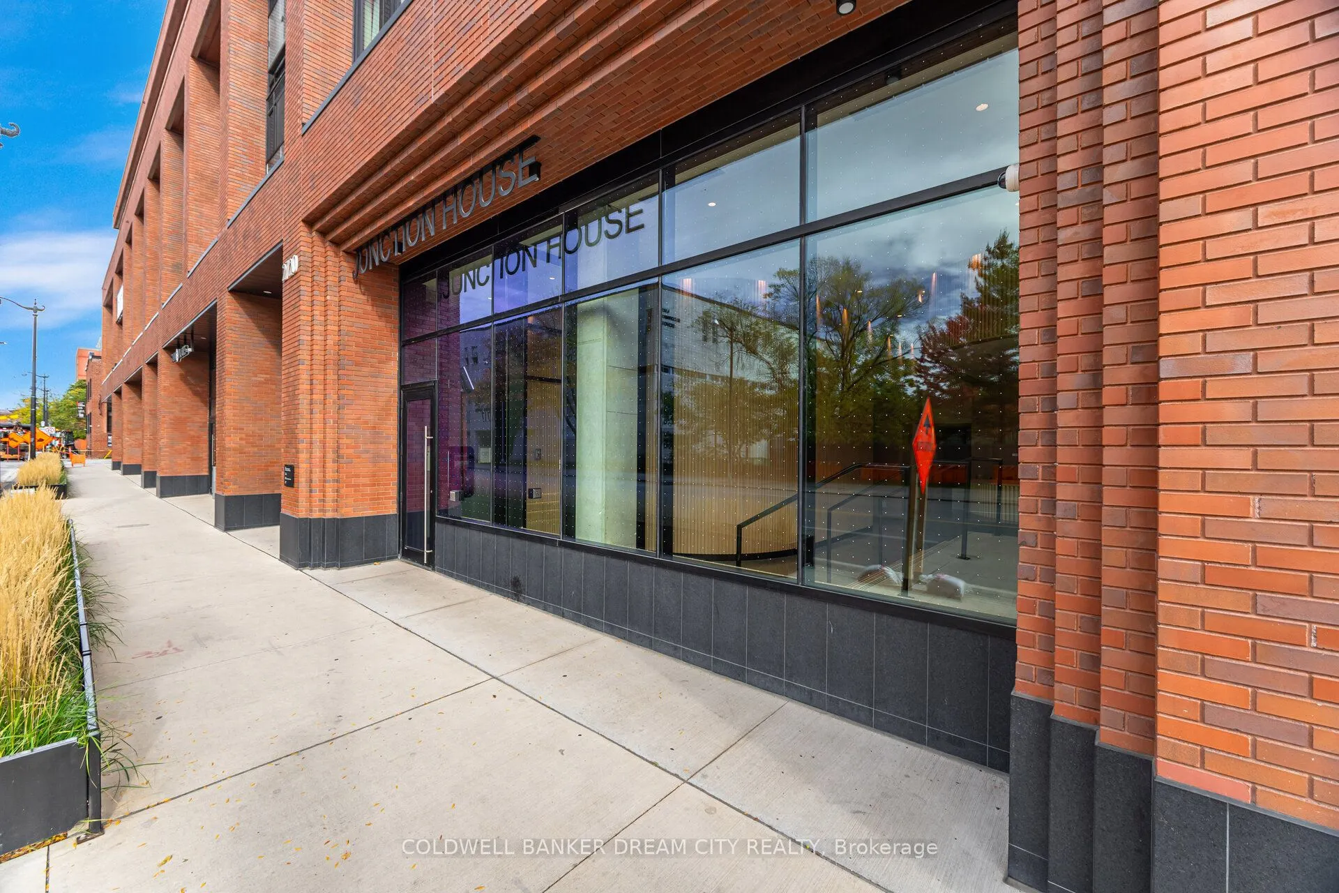2720 Dundas Street W, #423