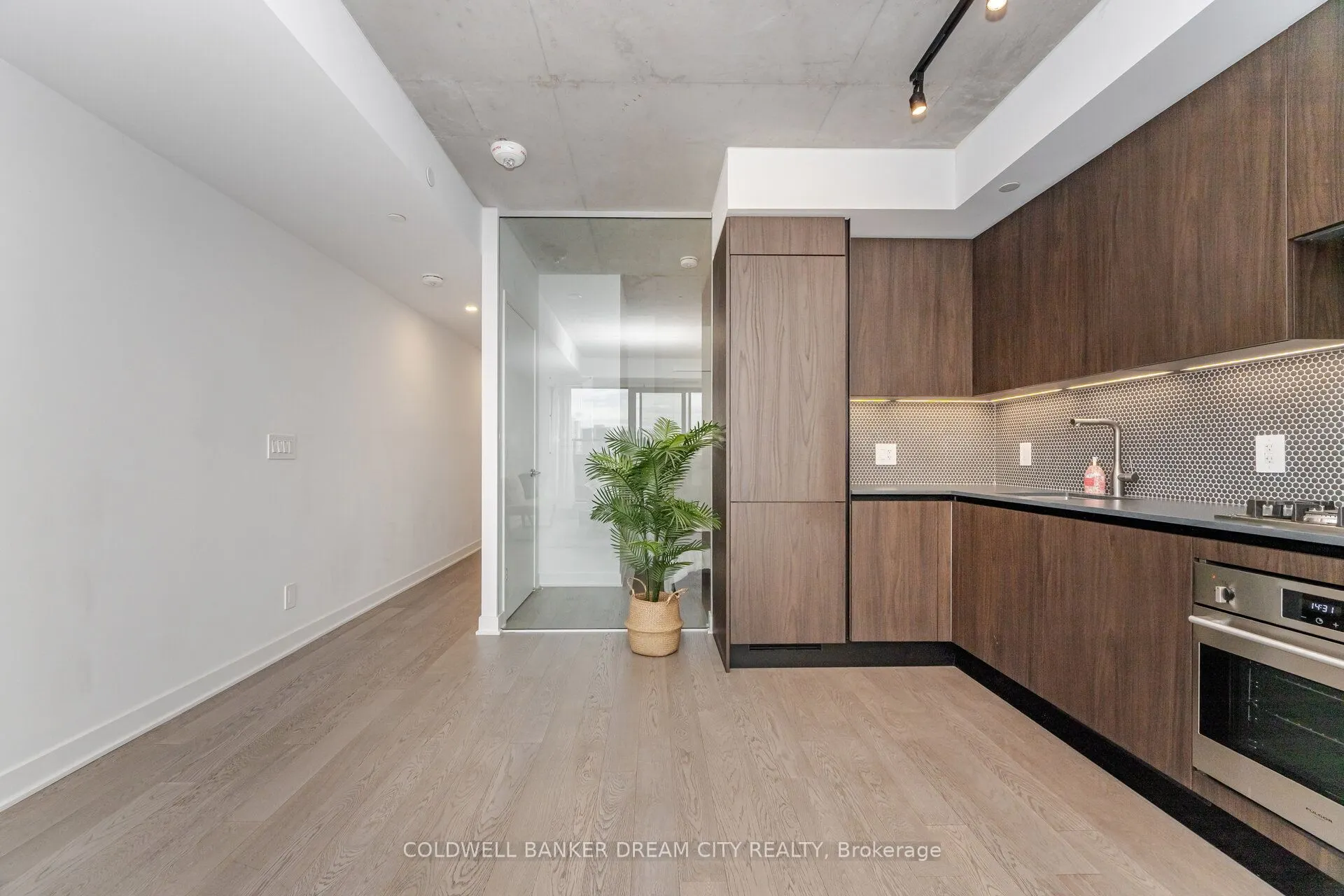 2720 Dundas Street W, #423