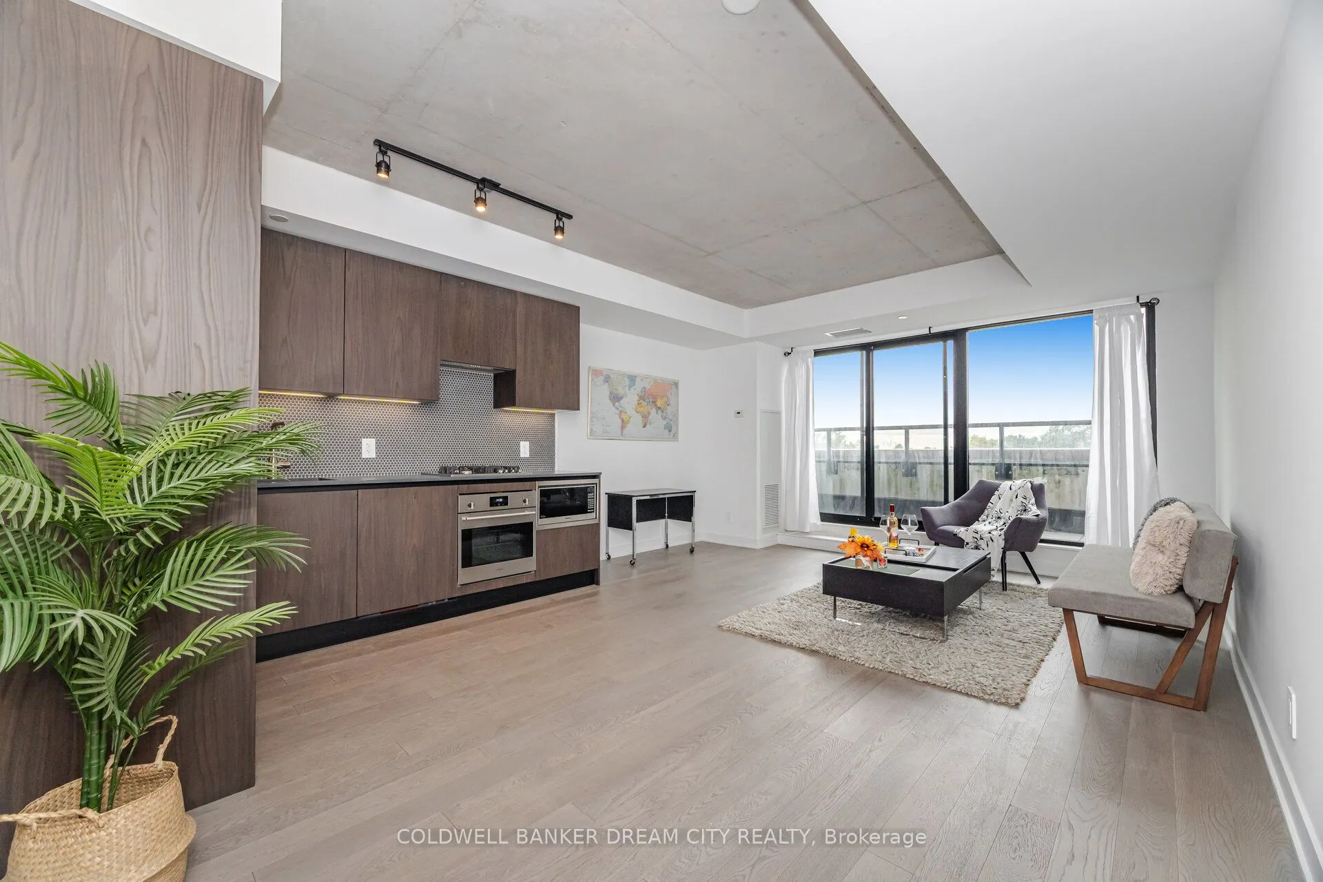 2720 Dundas Street W, #423