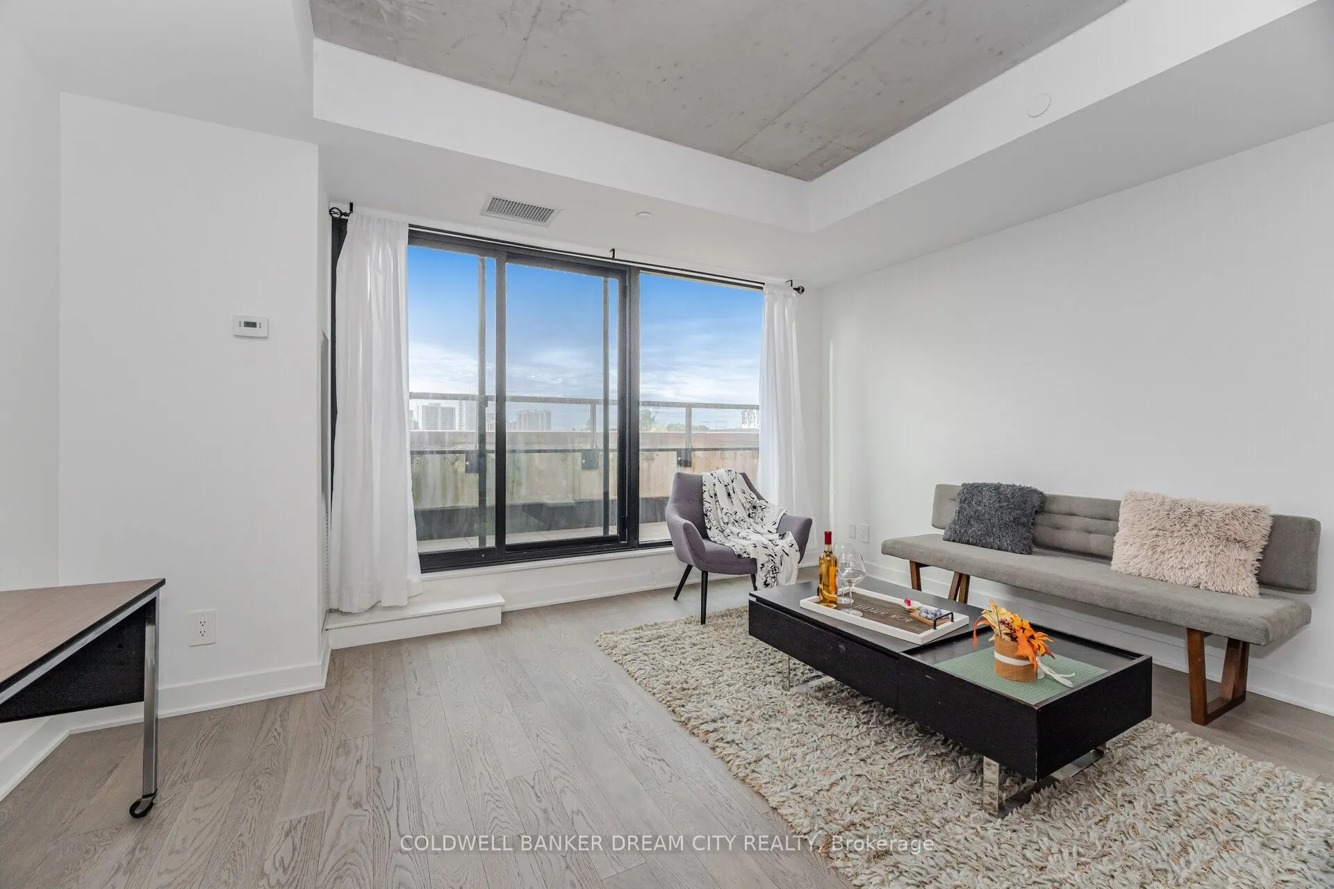 2720 Dundas Street W, #423