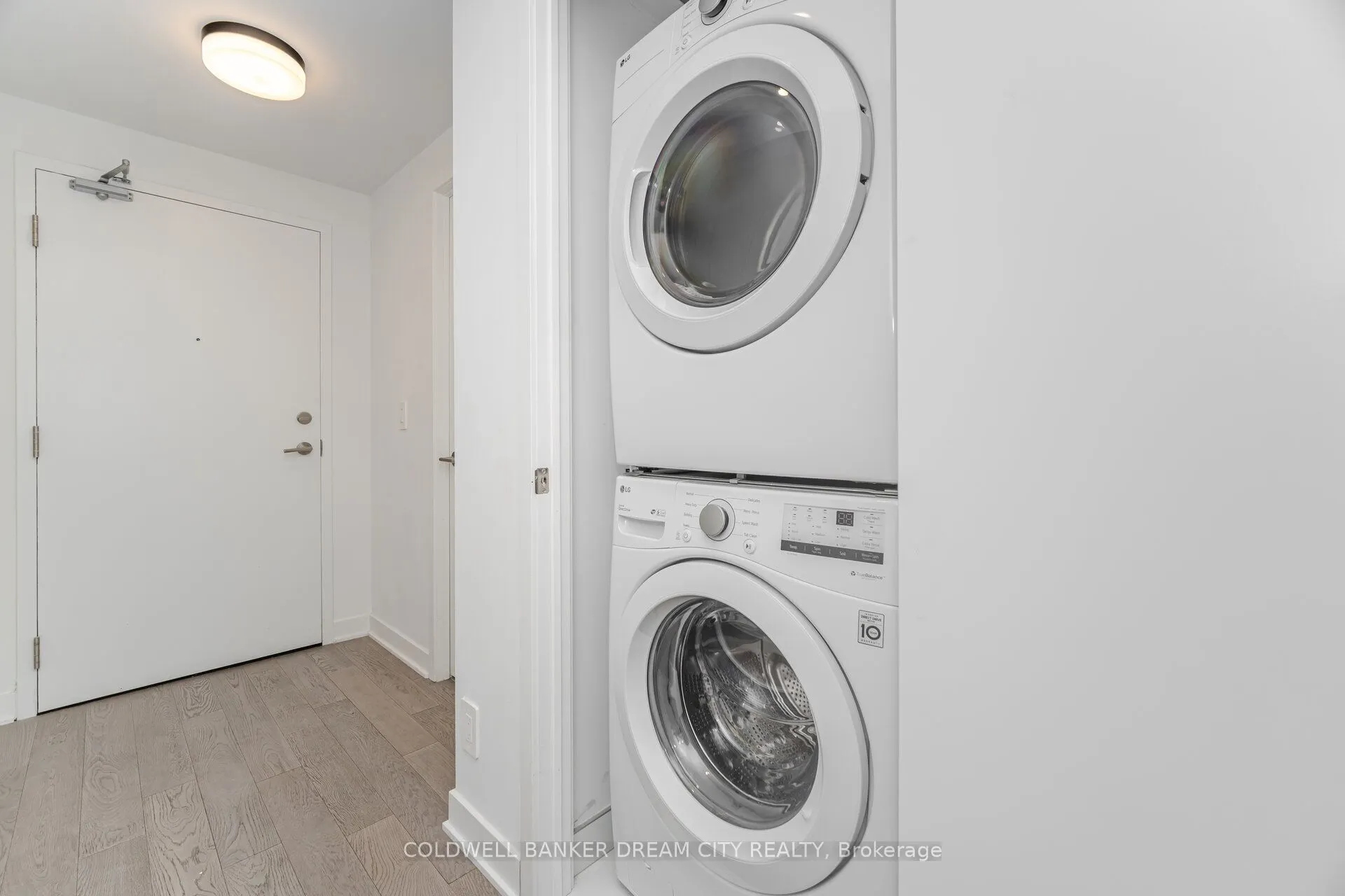 2720 Dundas Street W, #423