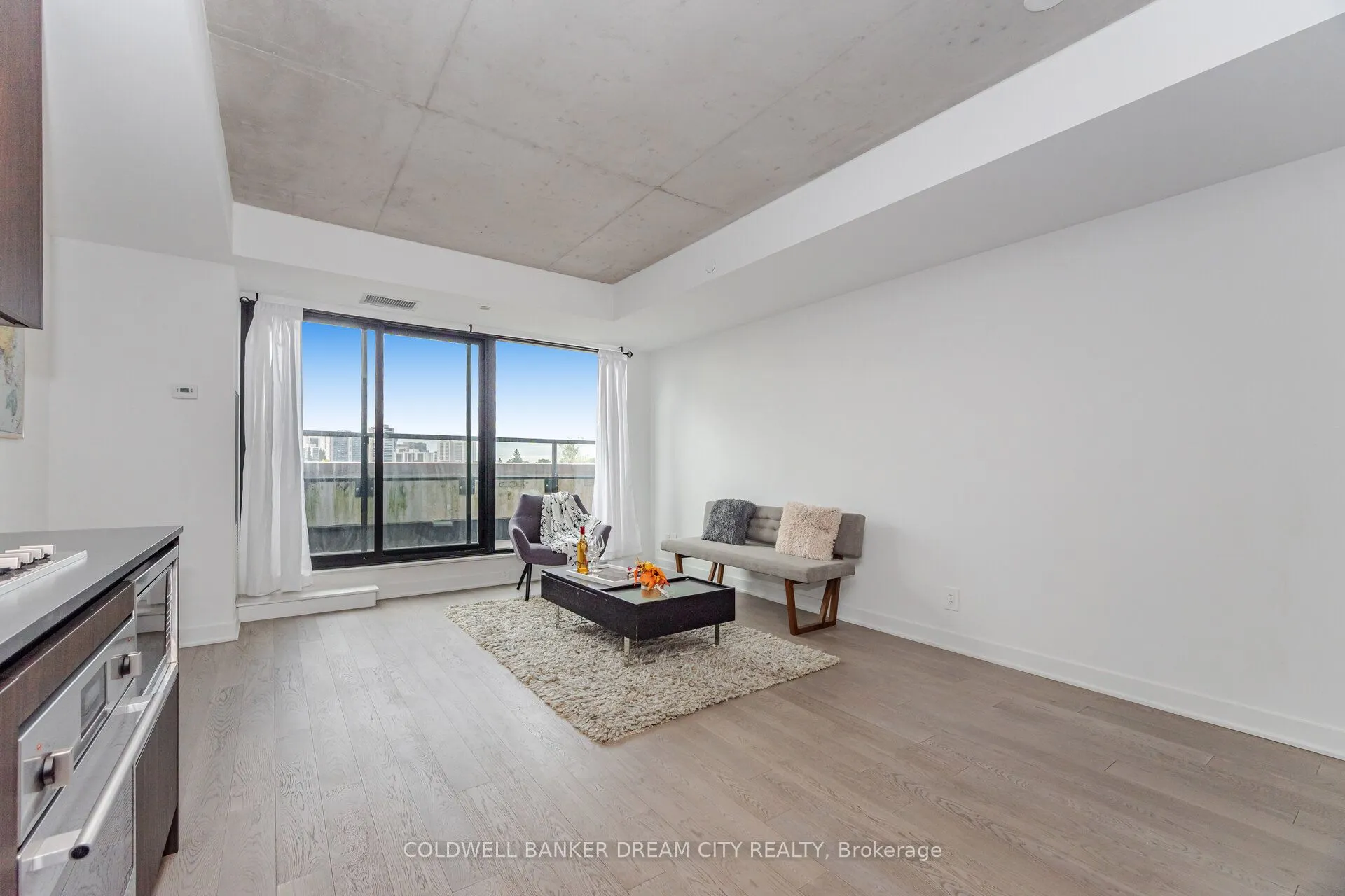 2720 Dundas Street W, #423