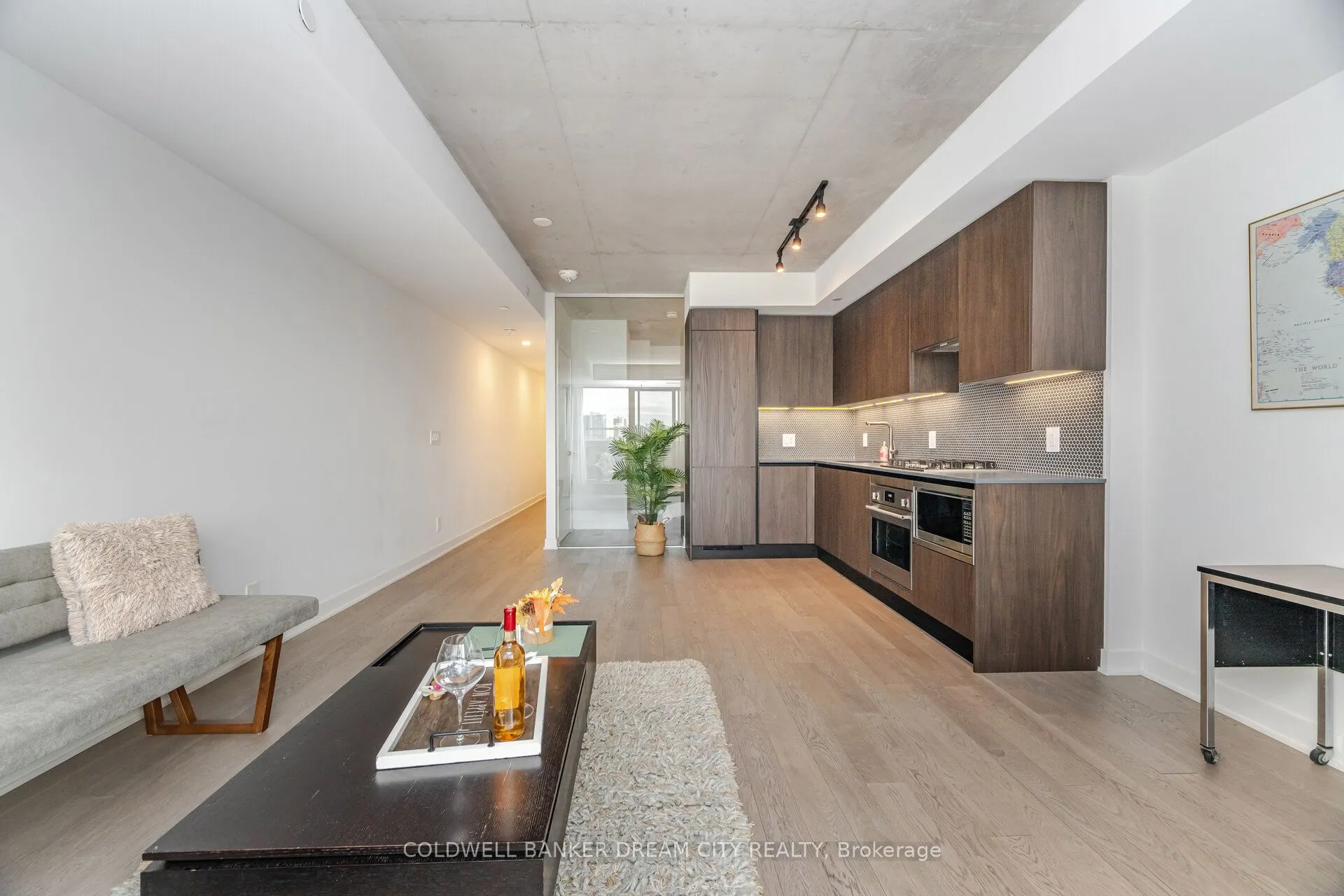 2720 Dundas Street W, #423