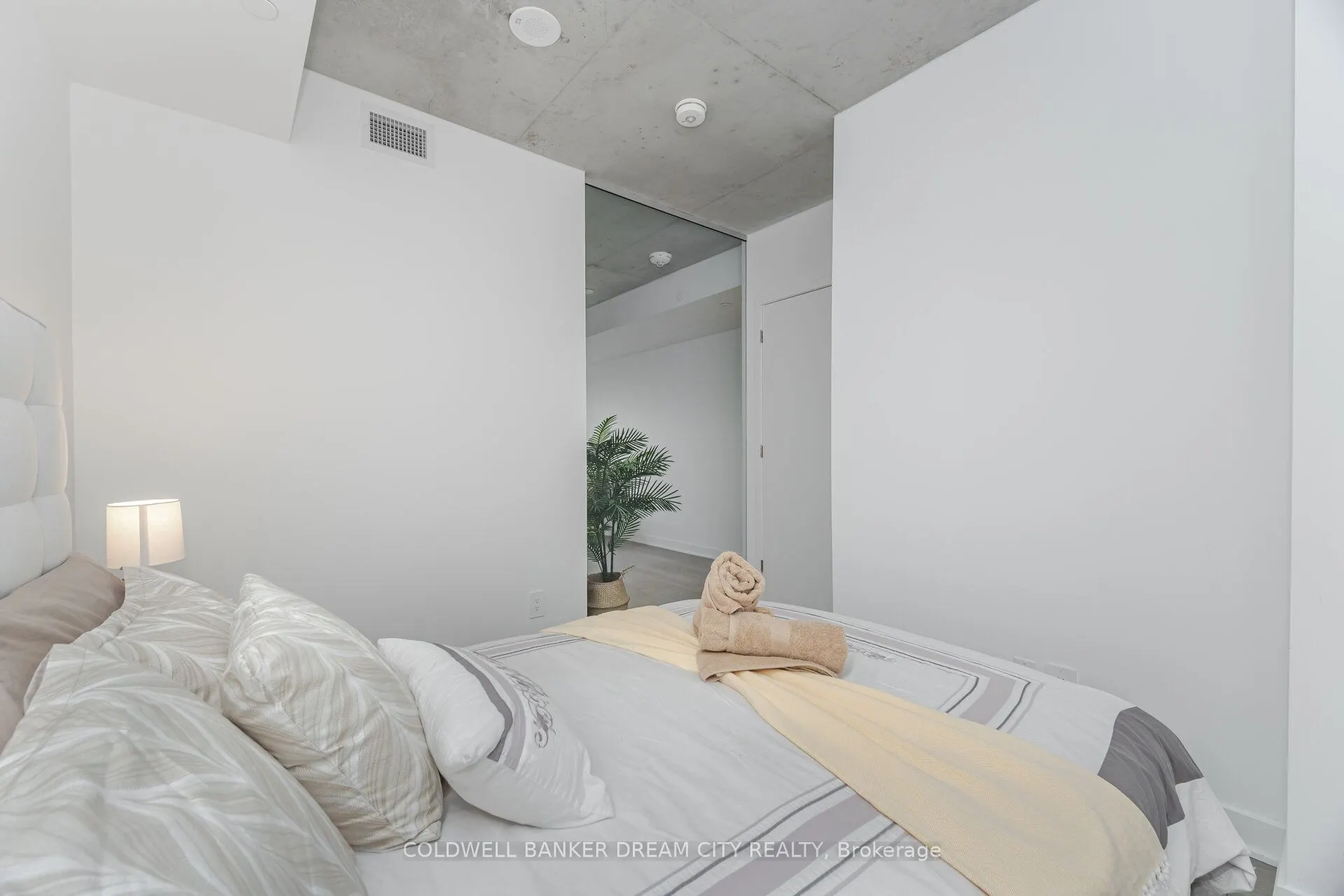 2720 Dundas Street W, #423