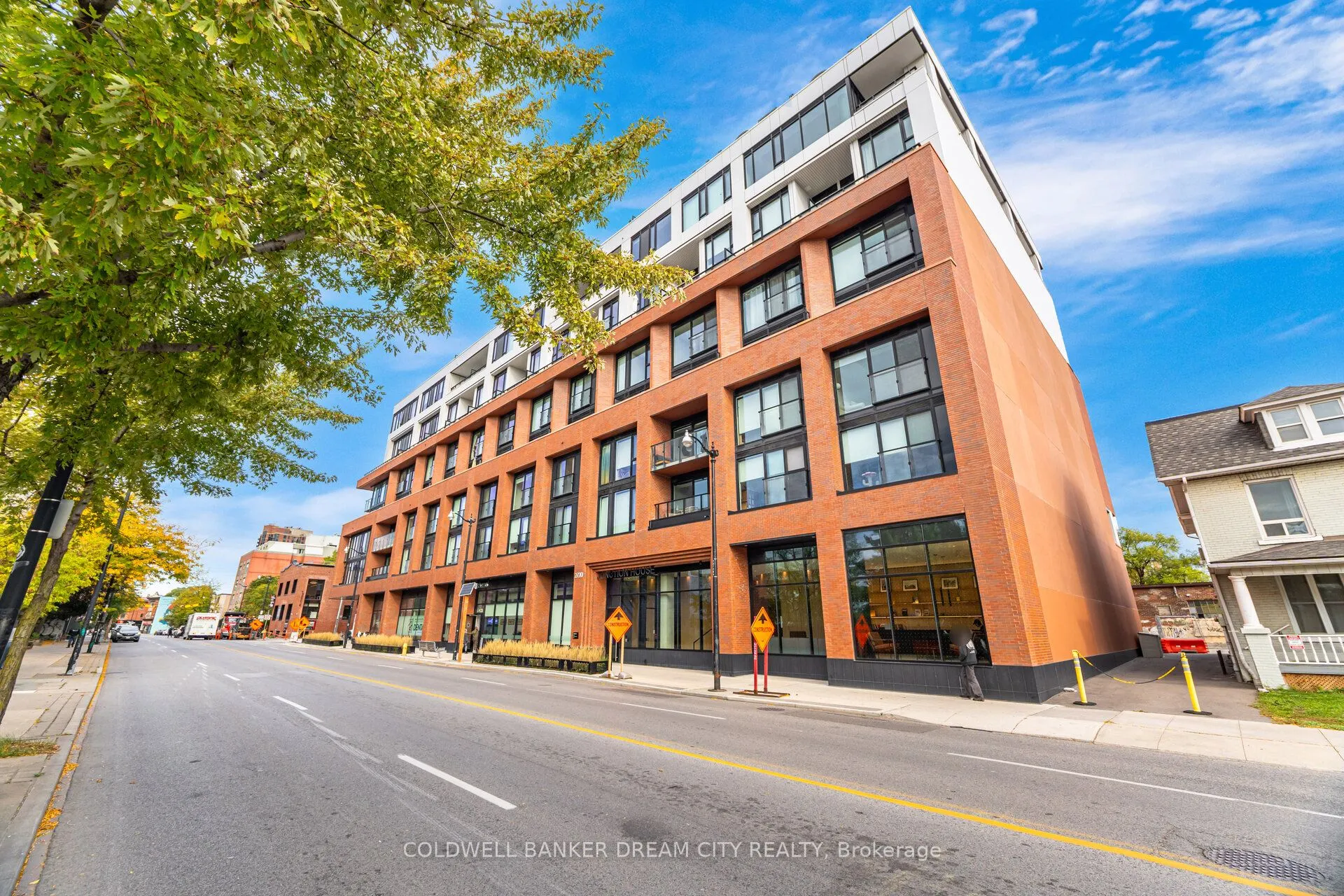 2720 Dundas Street W, #423