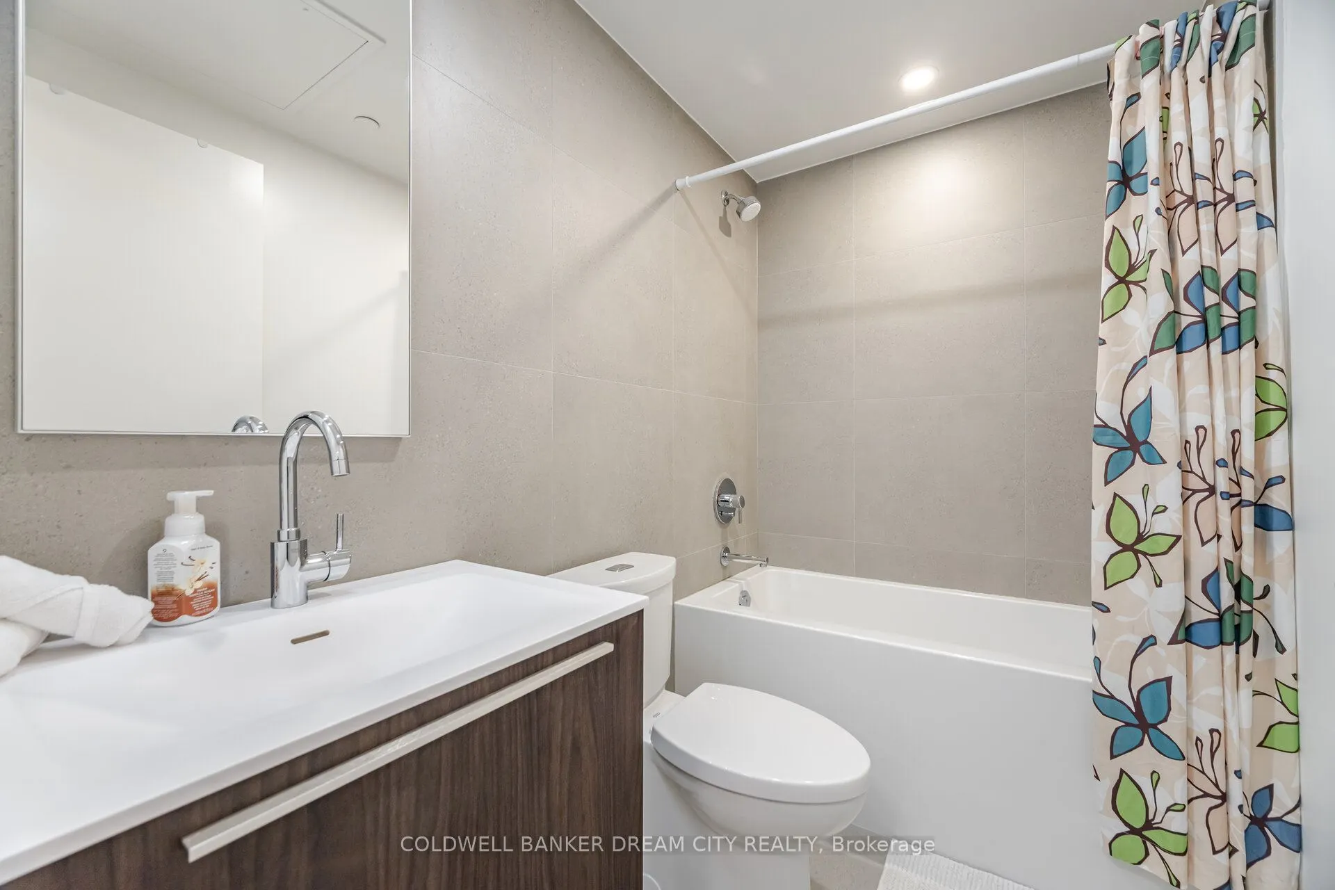 2720 Dundas Street W, #423