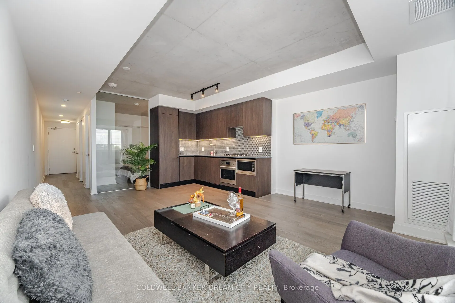 2720 Dundas Street W, #423