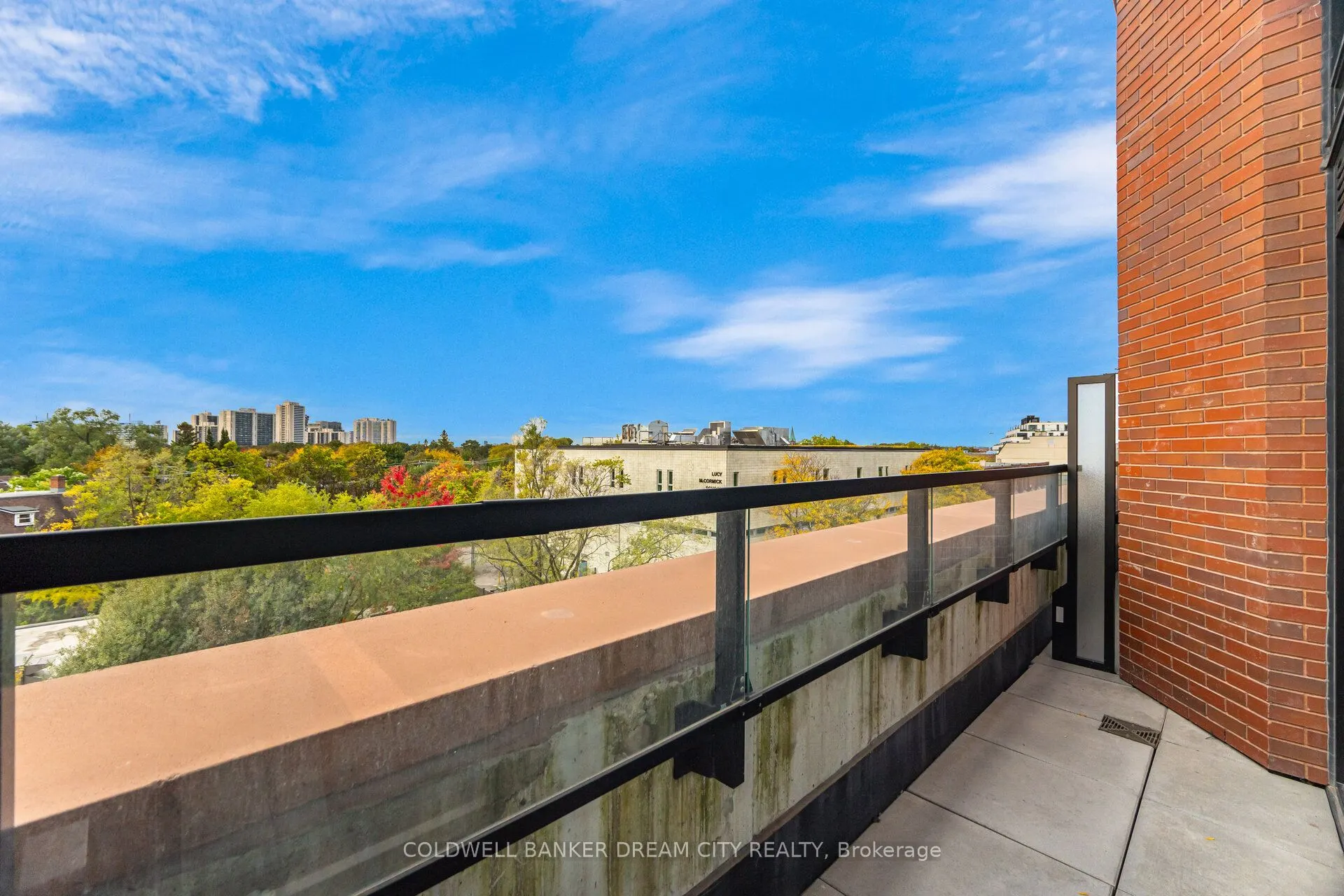 2720 Dundas Street W, #423