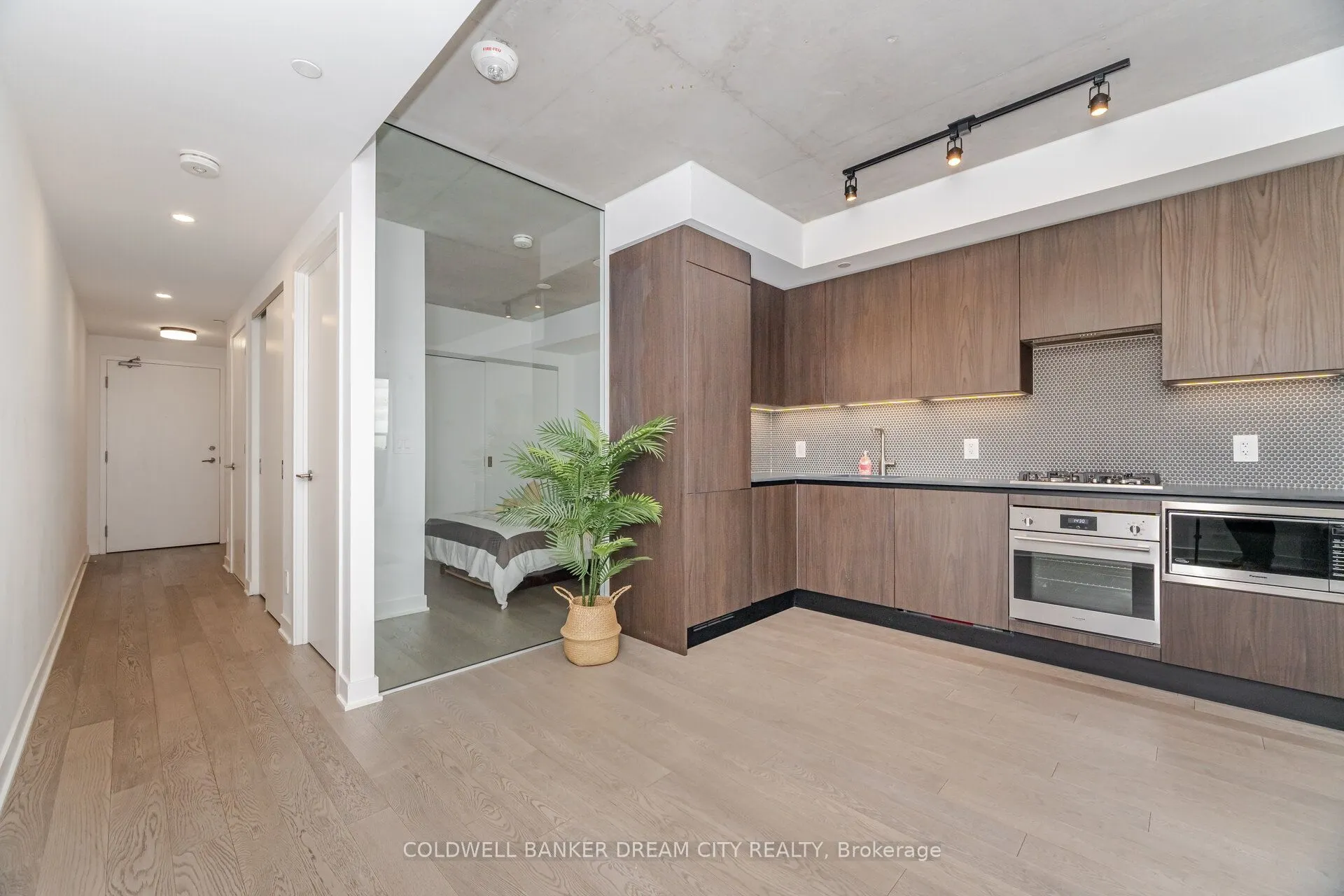 2720 Dundas Street W, #423