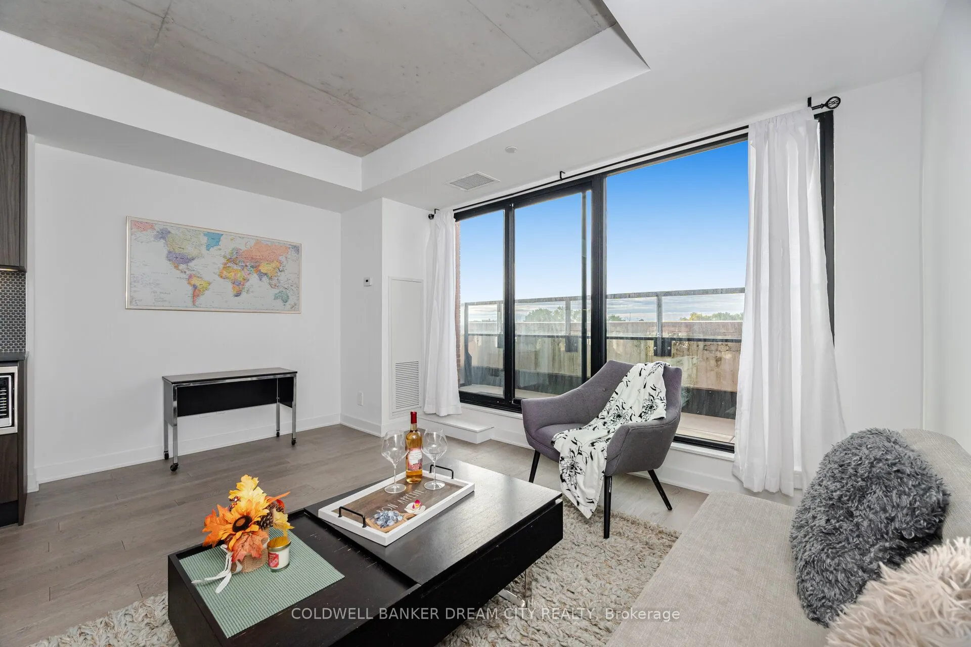 2720 Dundas Street W, #423