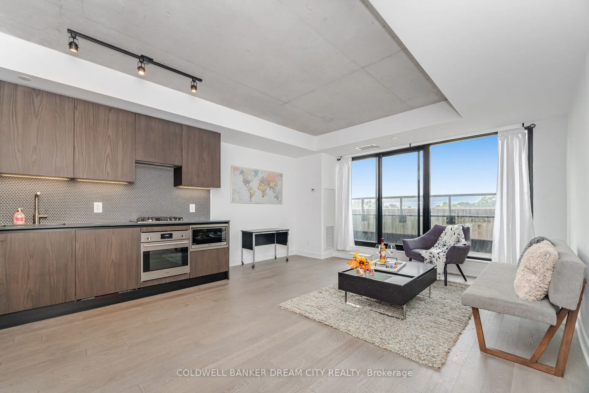 2720 Dundas Street W, #423