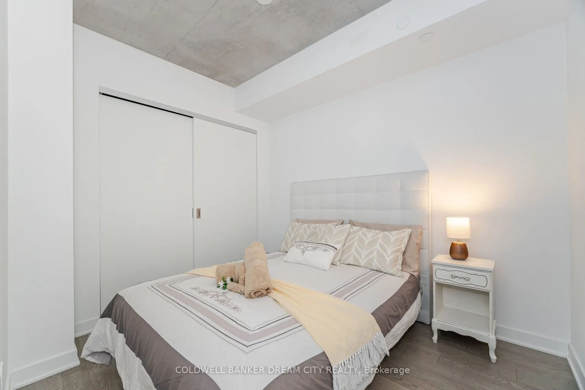 2720 Dundas Street W, #423