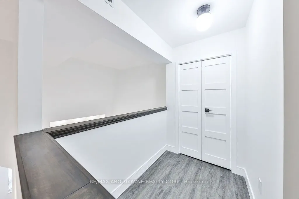185 Robinson Street, #405