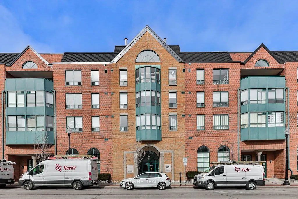 185 Robinson Street, #405