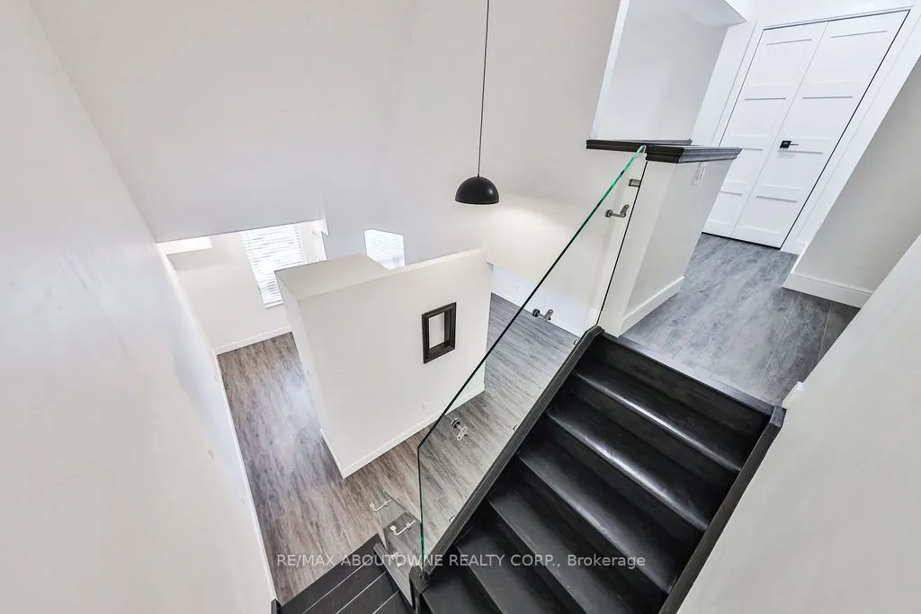 185 Robinson Street, #405