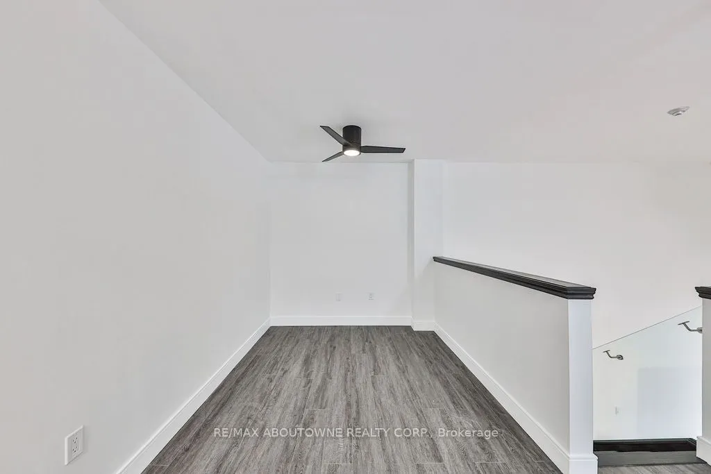 185 Robinson Street, #405
