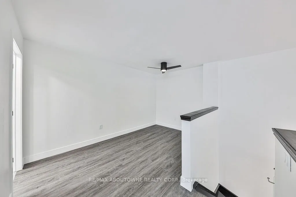 185 Robinson Street, #405