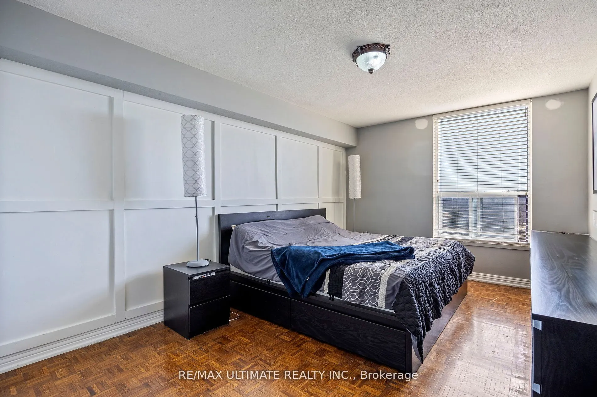 85 Emmett Avenue S, ##1807