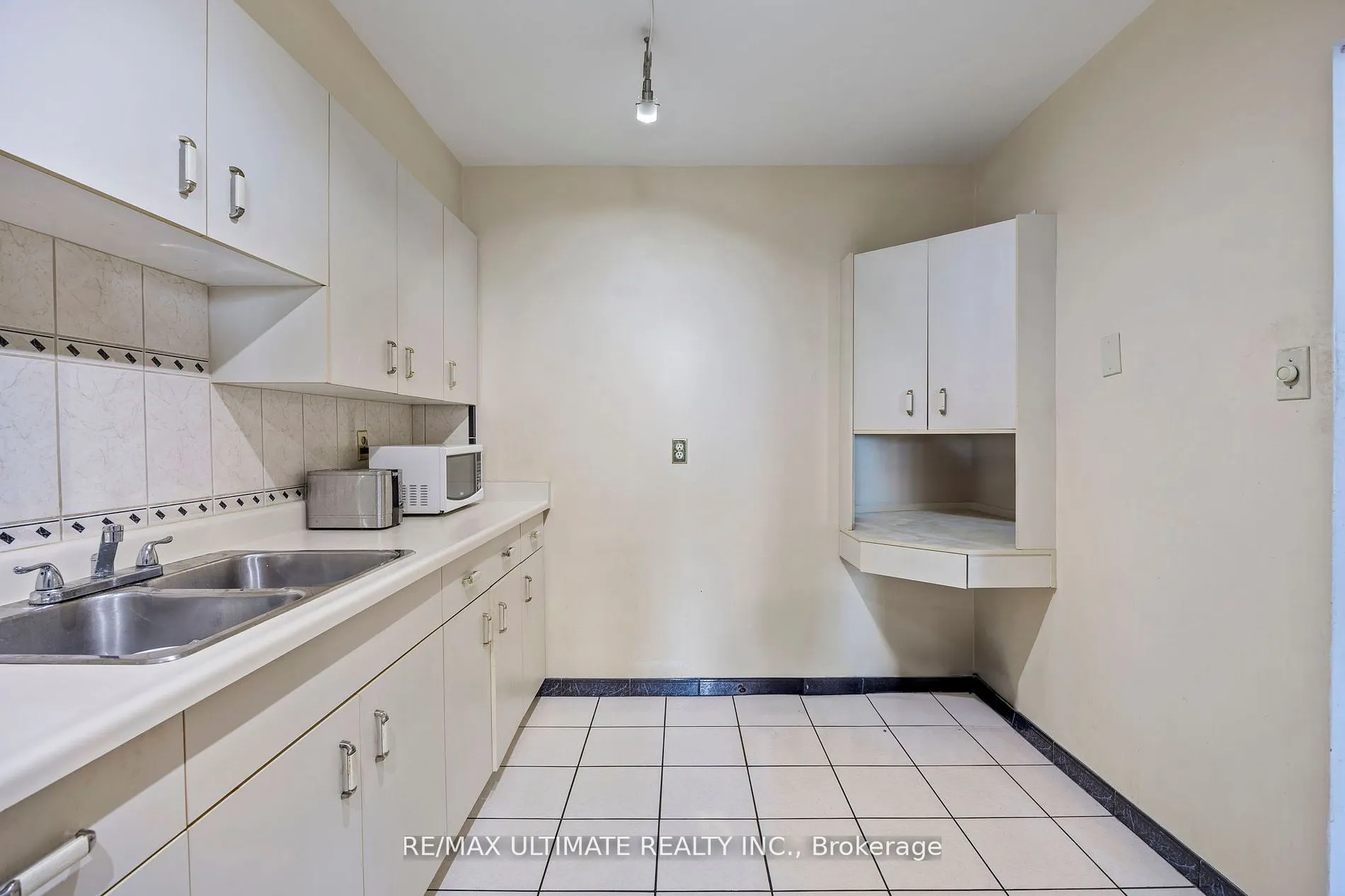 85 Emmett Avenue S, ##1807