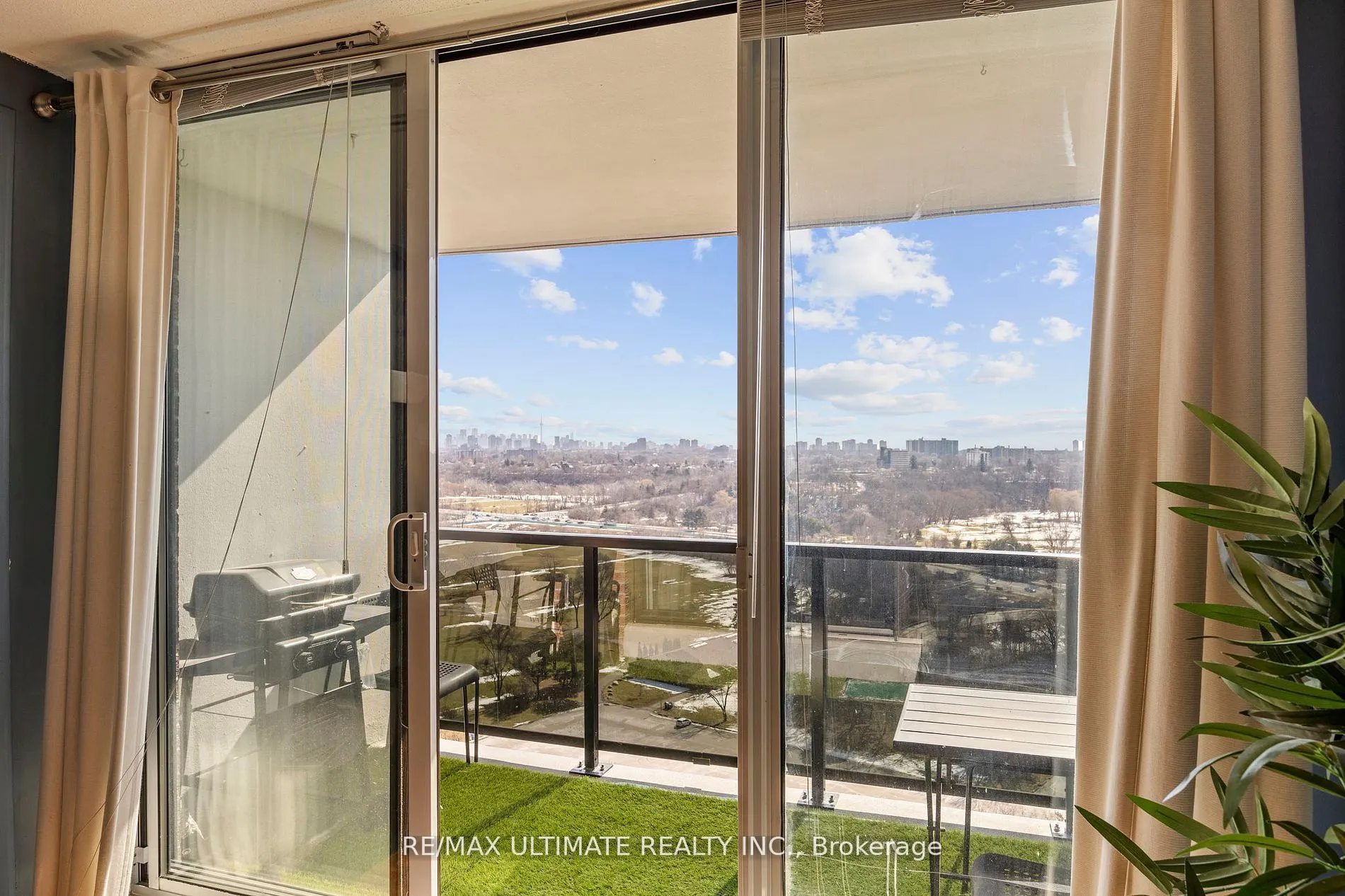 85 Emmett Avenue S, ##1807