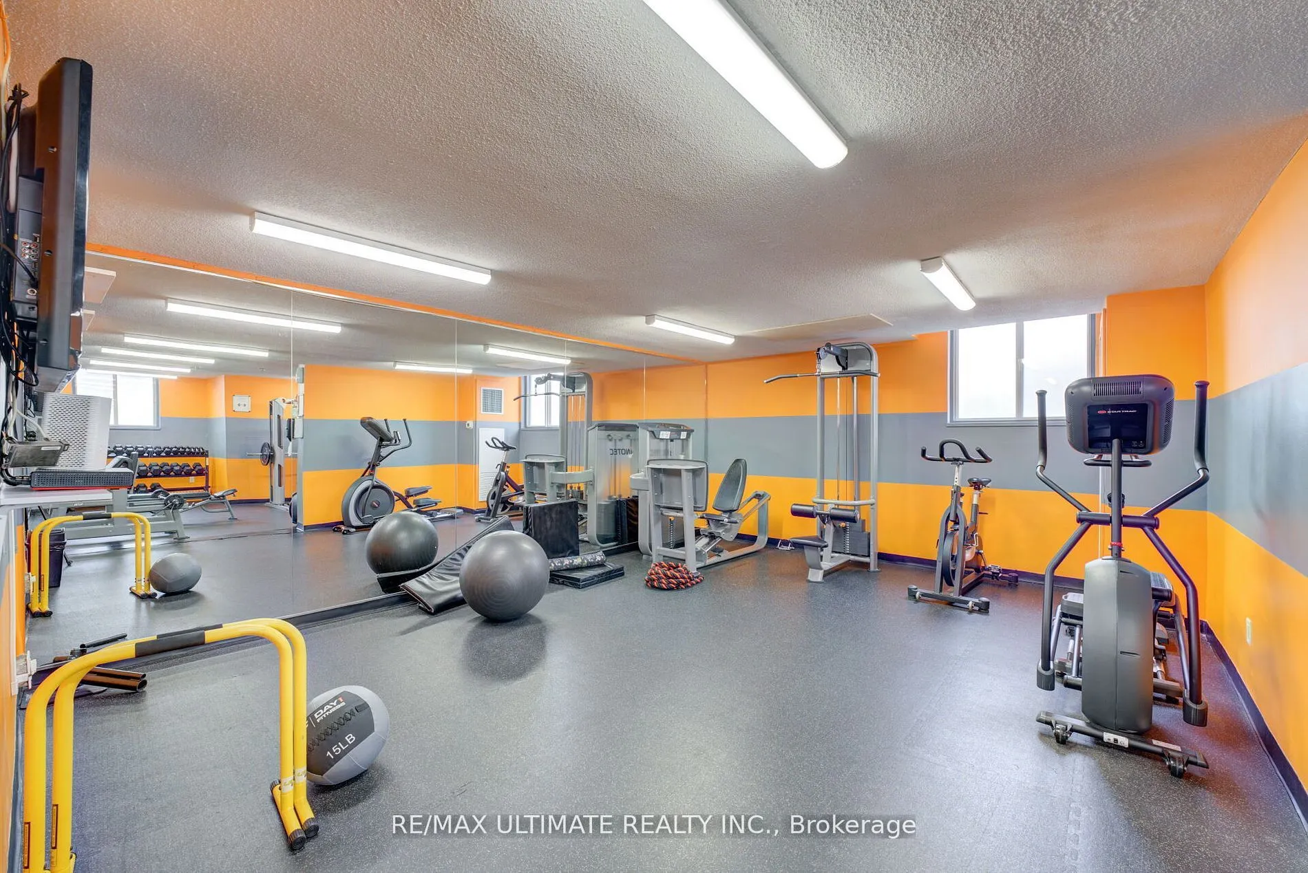 85 Emmett Avenue S, ##1807