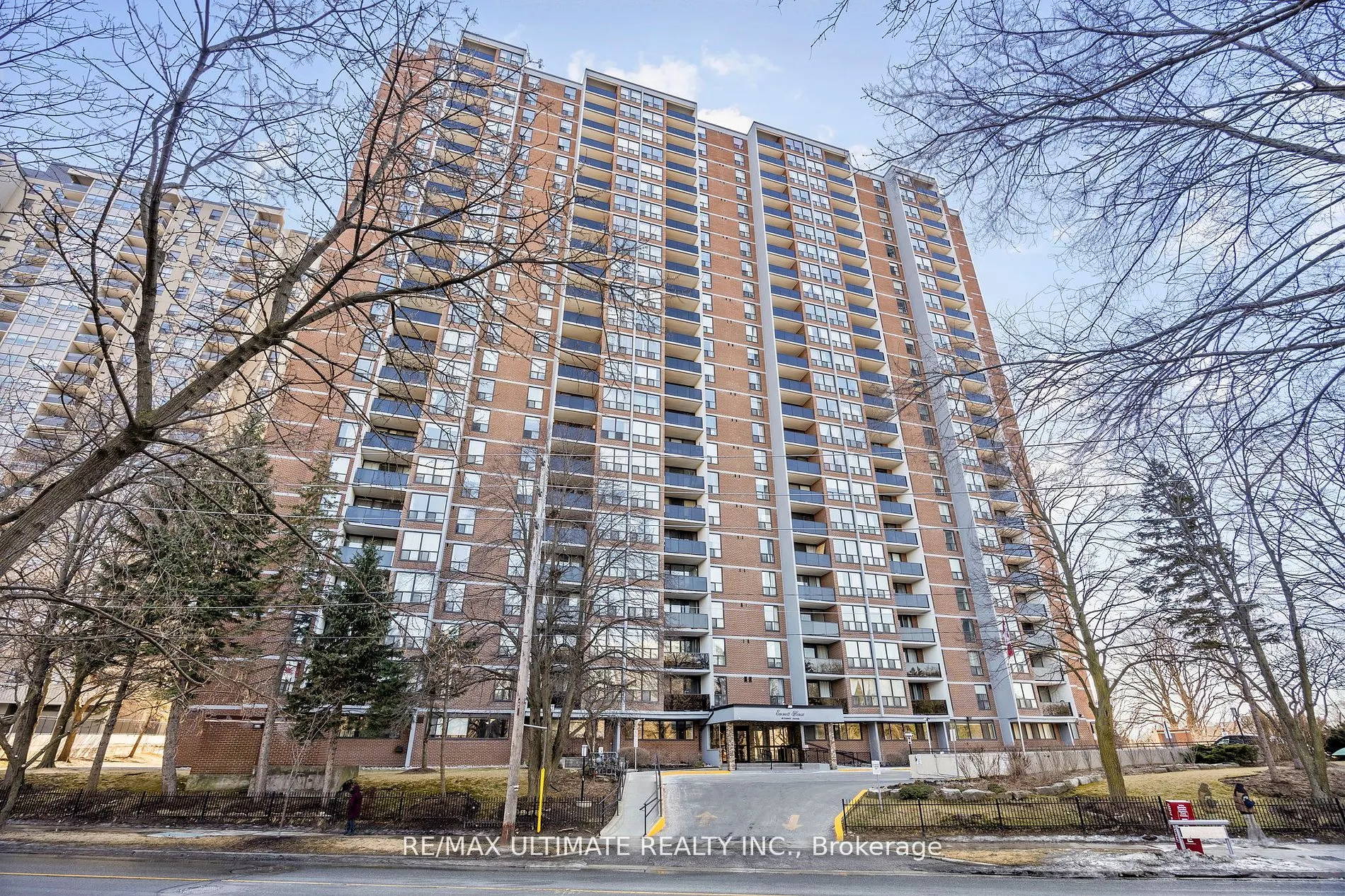 85 Emmett Avenue S, ##1807