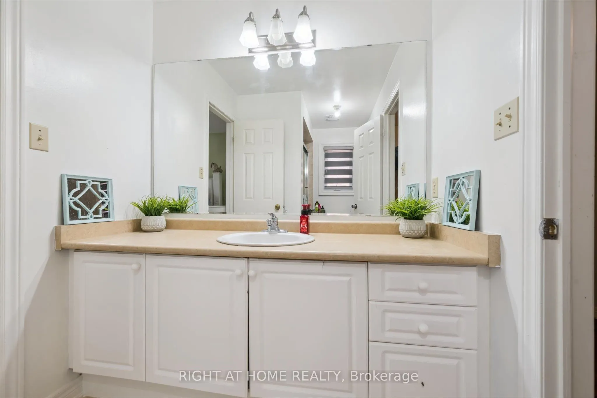 38 Cape Dorset Crescent