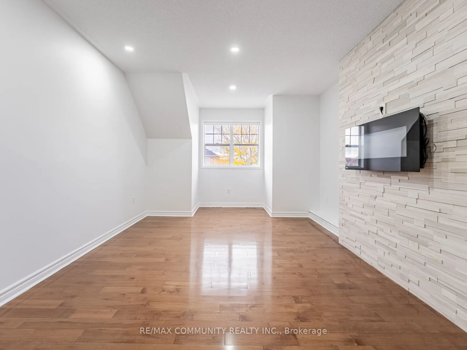 18 Ollie Avenue
