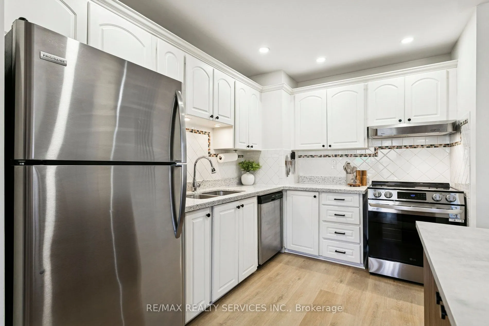 3395 Cliff Road N, #27
