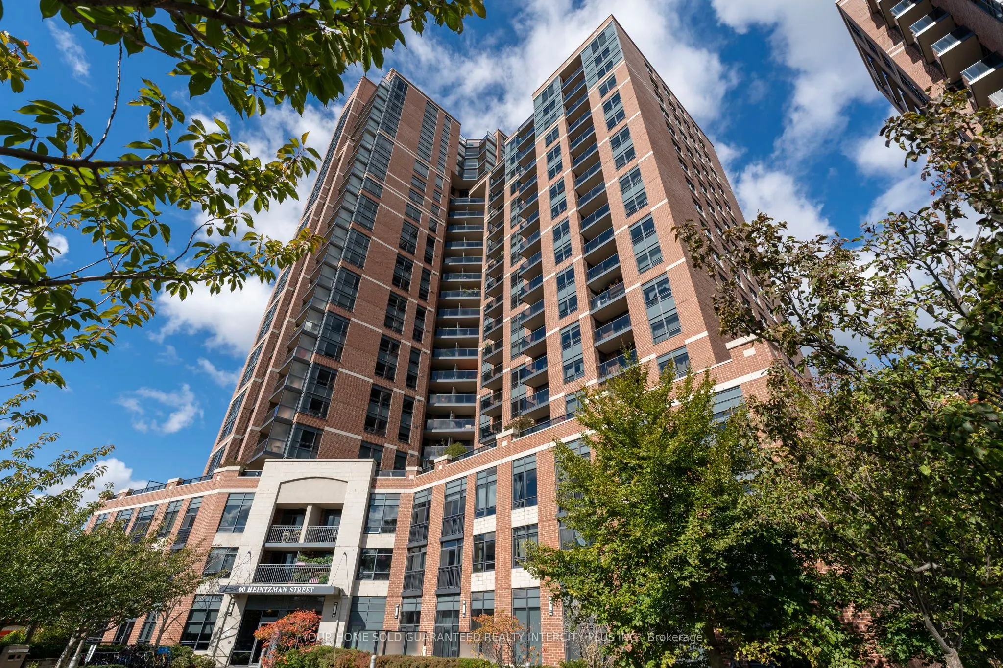 60 Heintzman Street, #934