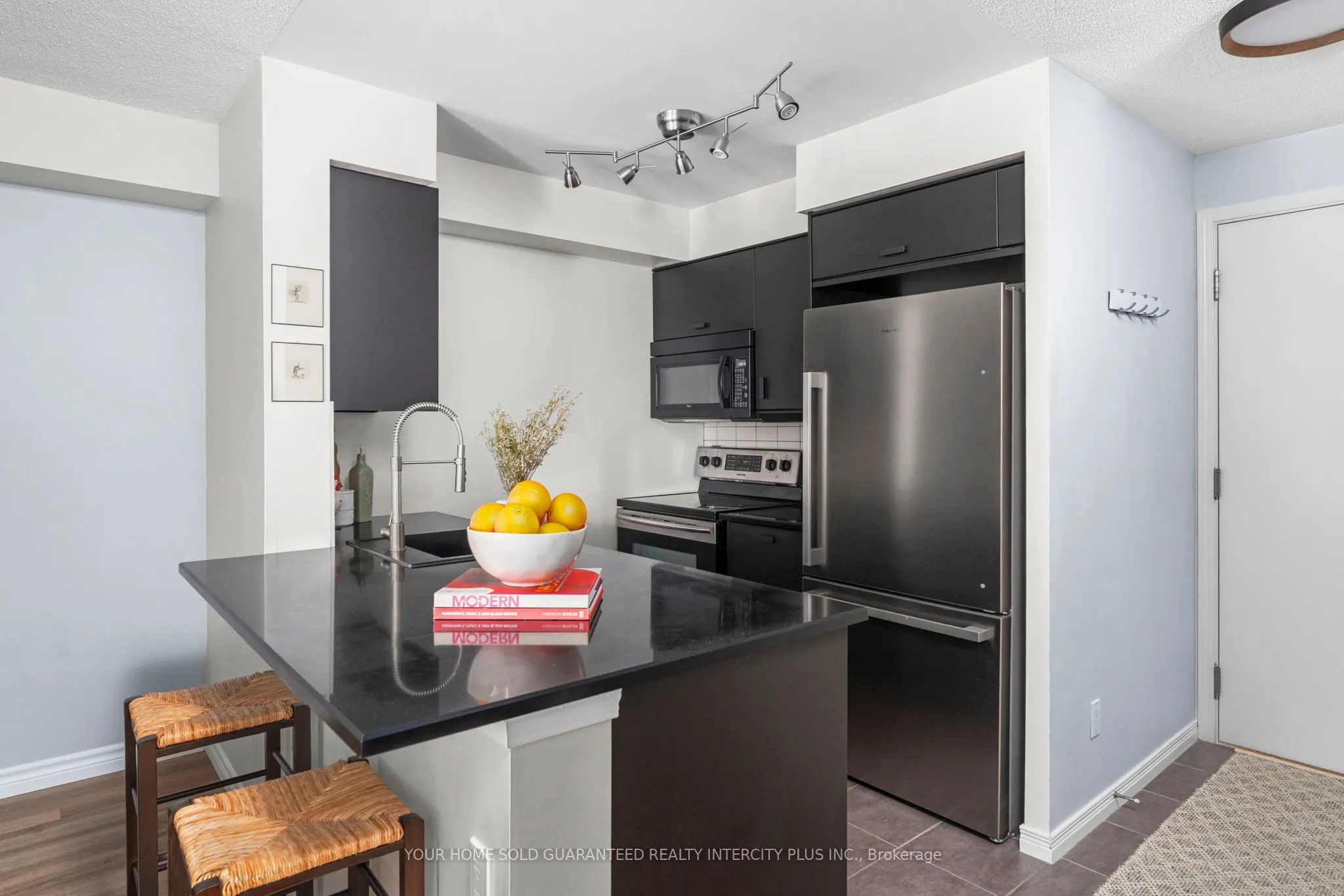 60 Heintzman Street, #934