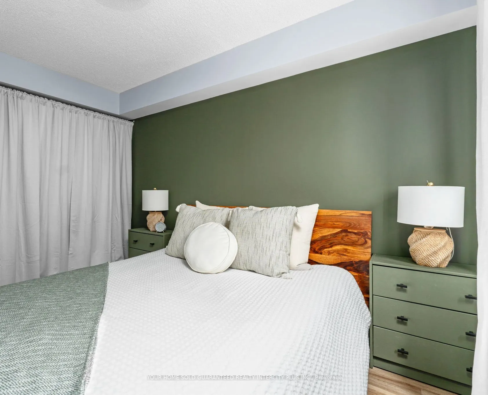 60 Heintzman Street, #934