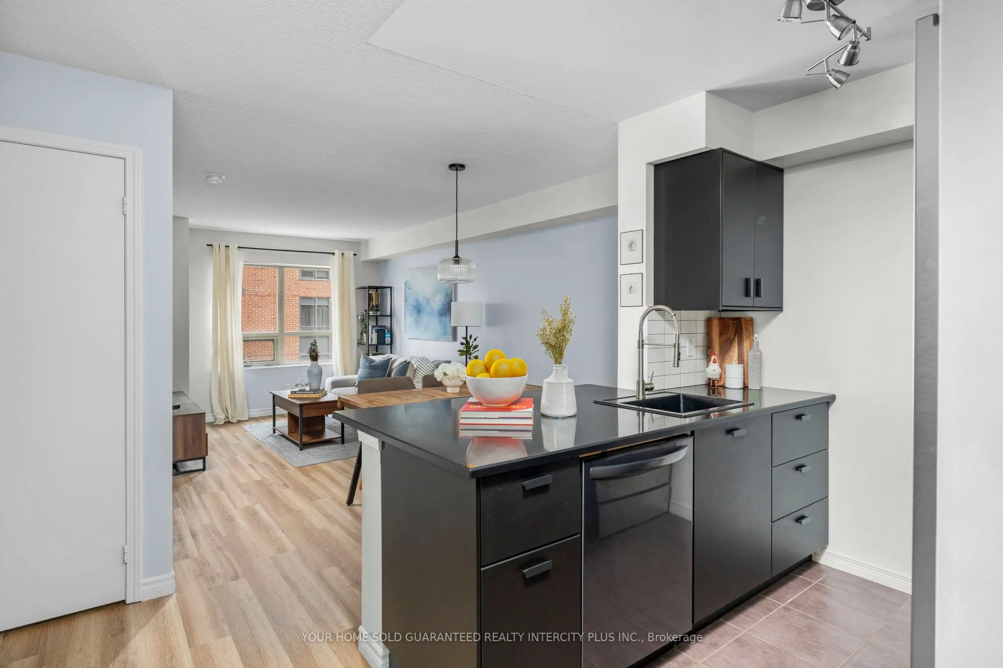 60 Heintzman Street, #934
